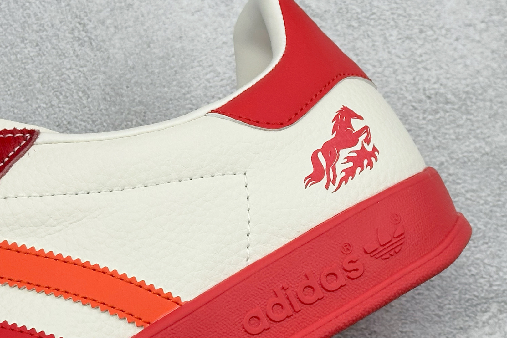 马年新款海外定制限量发售 Adidas Originals GAZELLE INDOOR“马年联名限定-橙红” JJ2604