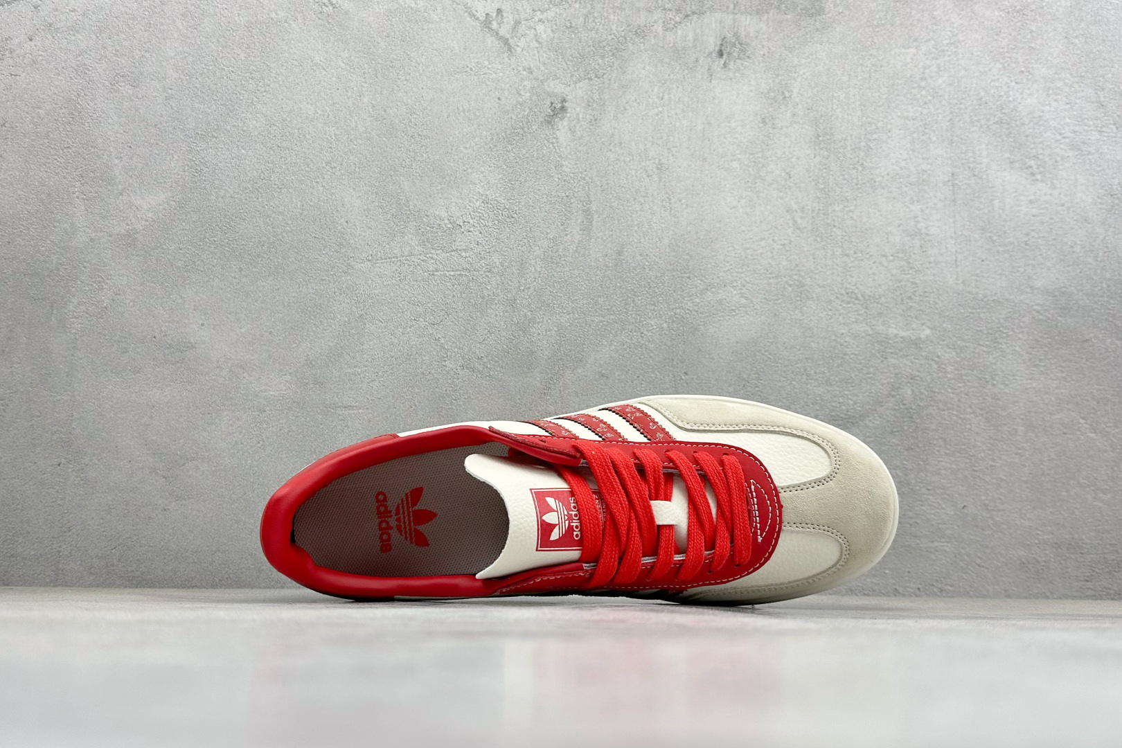 马年新款海外定制限量发售 Adidas Originals GAZELLE INDOOR“马年联名限定-红白经典” JJ2602-Top High Quatity Cheap Sneakers Fashion Clothing Clothes Bags handbags Shoes of all Brand wholesale With The best Quality And Beautiful Price from China Factory Chinese suppliers wholesaler seller 马年新款海外定制限量发售 Adidas Originals GAZELLE INDOOR“马年联名限定-红白经典” JJ2602