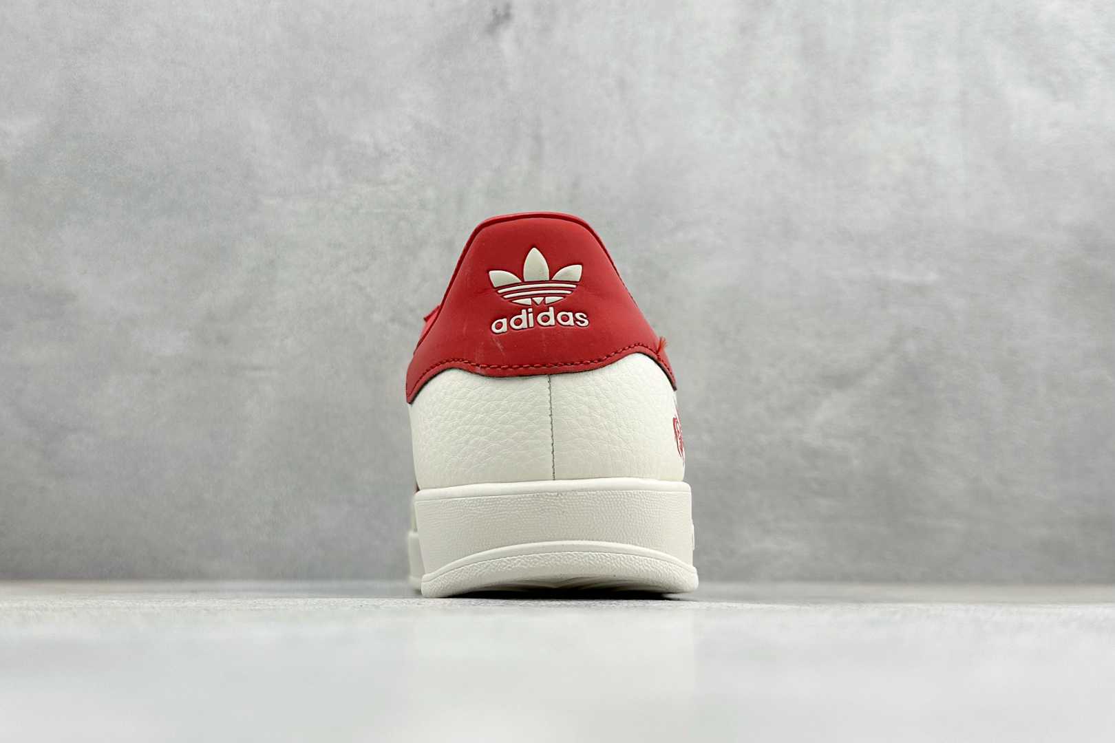 马年新款海外定制限量发售 Adidas Originals GAZELLE INDOOR“马年联名限定-红白经典” JJ2602-Top High Quatity Cheap Sneakers Fashion Clothing Clothes Bags handbags Shoes of all Brand wholesale With The best Quality And Beautiful Price from China Factory Chinese suppliers wholesaler seller 马年新款海外定制限量发售 Adidas Originals GAZELLE INDOOR“马年联名限定-红白经典” JJ2602