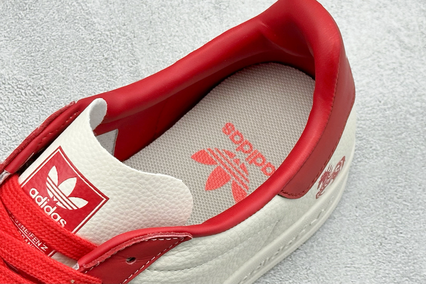 马年新款海外定制限量发售 Adidas Originals GAZELLE INDOOR“马年联名限定-红白经典” JJ2602-Top High Quatity Cheap Sneakers Fashion Clothing Clothes Bags handbags Shoes of all Brand wholesale With The best Quality And Beautiful Price from China Factory Chinese suppliers wholesaler seller 马年新款海外定制限量发售 Adidas Originals GAZELLE INDOOR“马年联名限定-红白经典” JJ2602