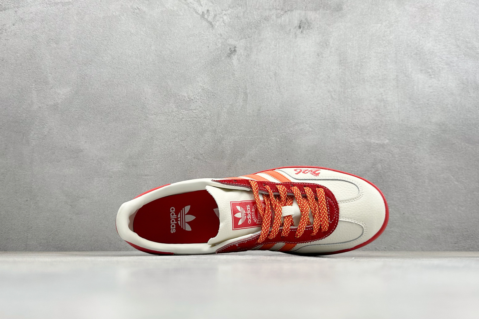 马年新款海外定制限量发售 Adidas Originals GAZELLE INDOOR“马年联名限定-焰红” LX0902-Top High Quatity Cheap Sneakers Fashion Clothing Clothes Bags handbags Shoes of all Brand wholesale With The best Quality And Beautiful Price from China Factory Chinese suppliers wholesaler seller 马年新款海外定制限量发售 Adidas Originals GAZELLE INDOOR“马年联名限定-焰红” LX0902