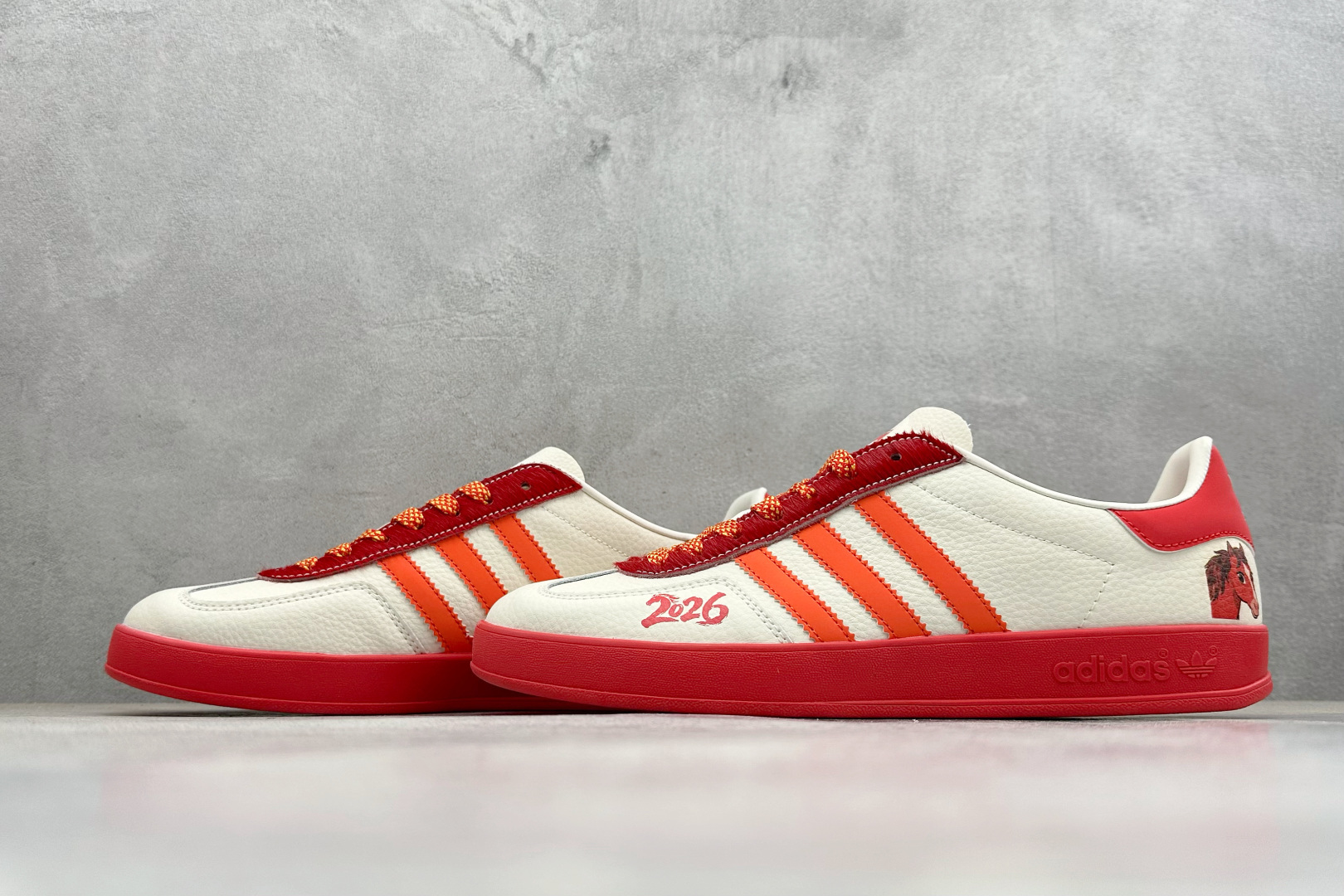 马年新款海外定制限量发售 Adidas Originals GAZELLE INDOOR“马年联名限定-焰红” LX0902-Top High Quatity Cheap Sneakers Fashion Clothing Clothes Bags handbags Shoes of all Brand wholesale With The best Quality And Beautiful Price from China Factory Chinese suppliers wholesaler seller 马年新款海外定制限量发售 Adidas Originals GAZELLE INDOOR“马年联名限定-焰红” LX0902