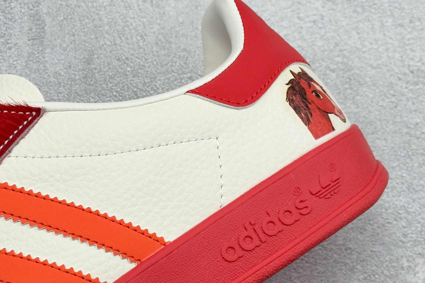 马年新款海外定制限量发售 Adidas Originals GAZELLE INDOOR“马年联名限定-焰红” LX0902-Top High Quatity Cheap Sneakers Fashion Clothing Clothes Bags handbags Shoes of all Brand wholesale With The best Quality And Beautiful Price from China Factory Chinese suppliers wholesaler seller 马年新款海外定制限量发售 Adidas Originals GAZELLE INDOOR“马年联名限定-焰红” LX0902