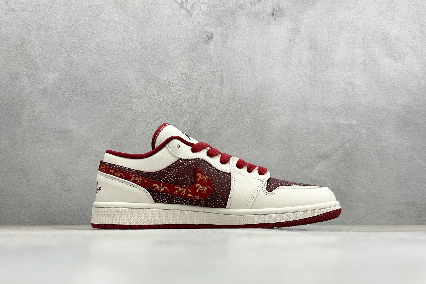 Air Jordan 1 Low AJ1 乔1 2026 马年限定 高端定制 低帮复古篮球鞋 LX1988-822-Top High Quatity Cheap Sneakers Fashion Clothing Clothes Bags handbags Shoes of all Brand wholesale With The best Quality And Beautiful Price from China Factory Chinese suppliers wholesaler seller Air Jordan 1 Low AJ1 乔1 2026 马年限定 高端定制 低帮复古篮球鞋 LX1988-822