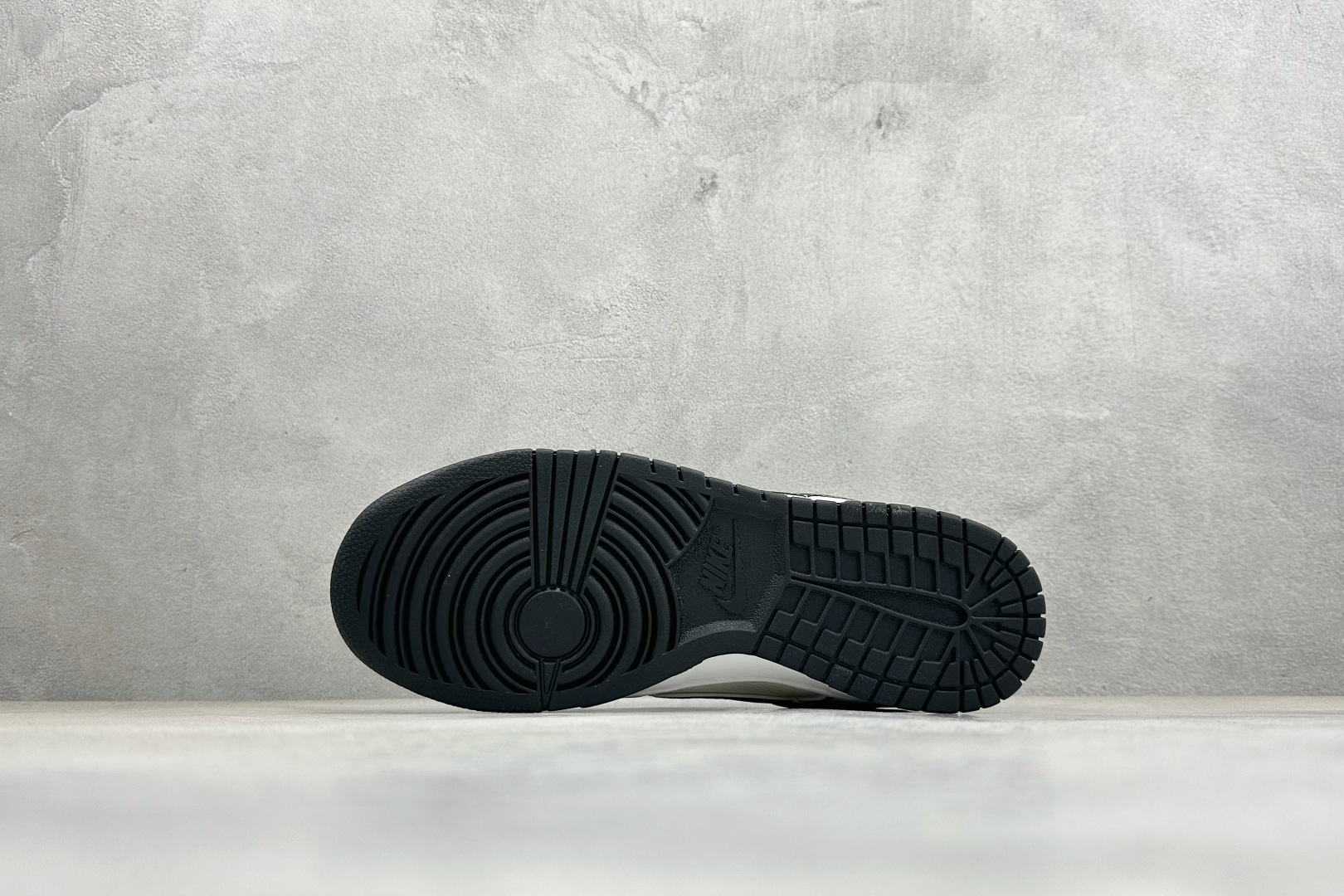 Nike Dunk Low 解构风黑白经典款 以经典 Dunk Low 鞋型为基底 CS1688-136