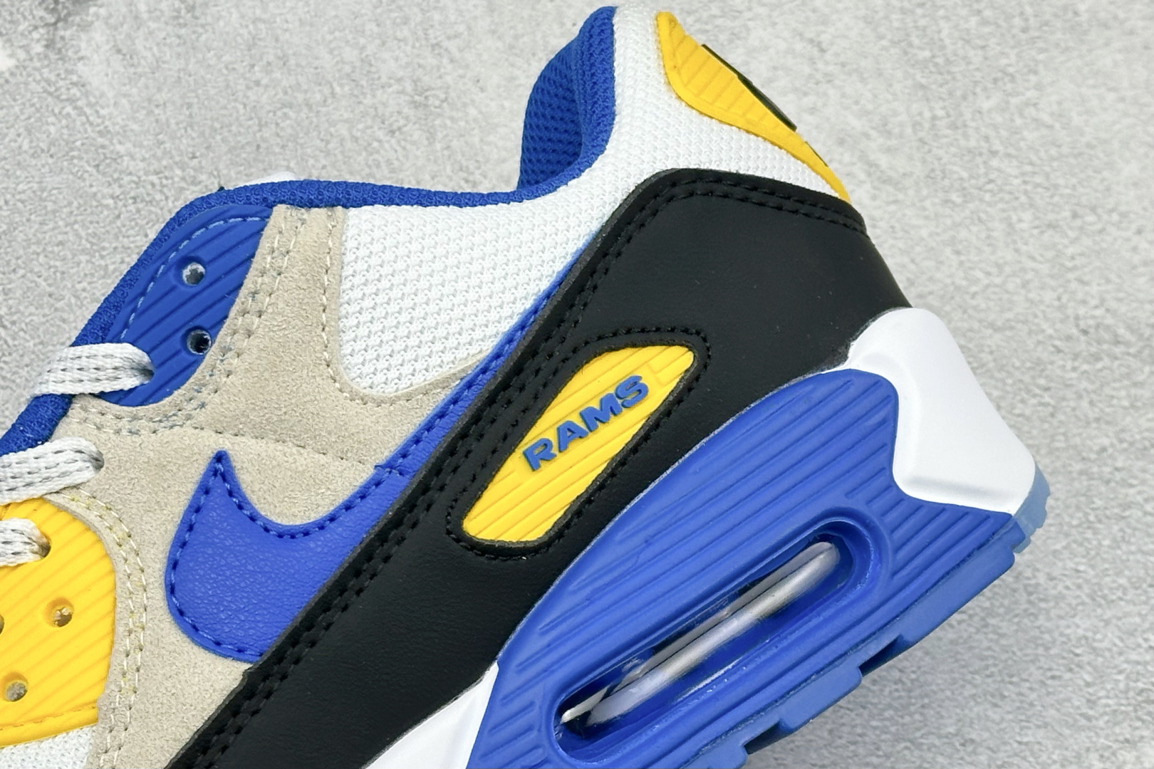 NK Air MAX 90 气垫复古减震跑步鞋 II7587-100 NK Air MAX 90 气垫复古减震跑步鞋 II7587-100