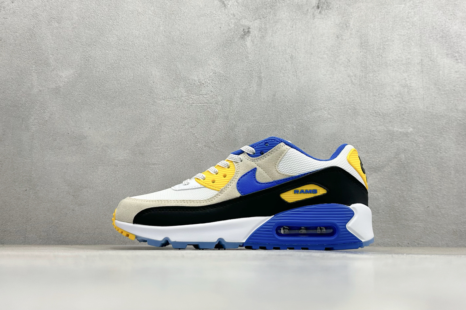 NK Air MAX 90 气垫复古减震跑步鞋 II7587-100 NK Air MAX 90 气垫复古减震跑步鞋 II7587-100