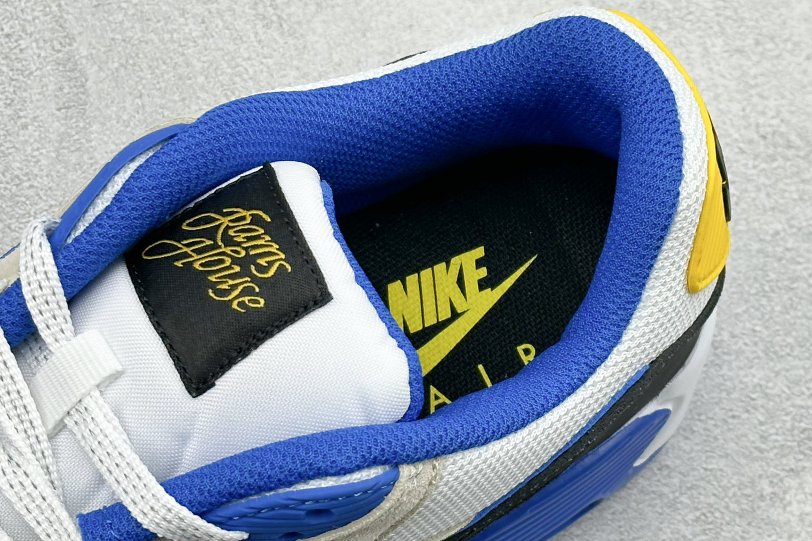 NK Air MAX 90 气垫复古减震跑步鞋 II7587-100 NK Air MAX 90 气垫复古减震跑步鞋 II7587-100