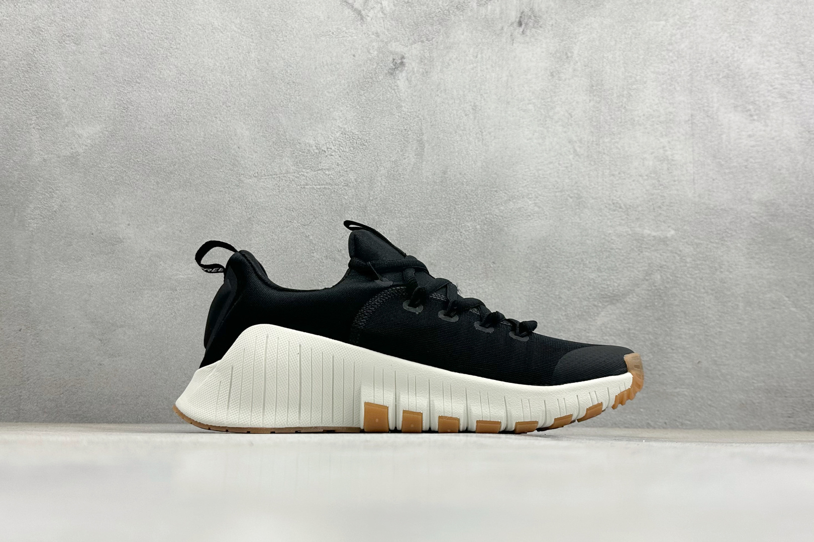 Nike Free Metcon 6 耐克网布圆头系带减震防滑生活休闲鞋 FJ7127-010 Nike Free Metcon 6 耐克网布圆头系带减震防滑生活休闲鞋 FJ7127-010