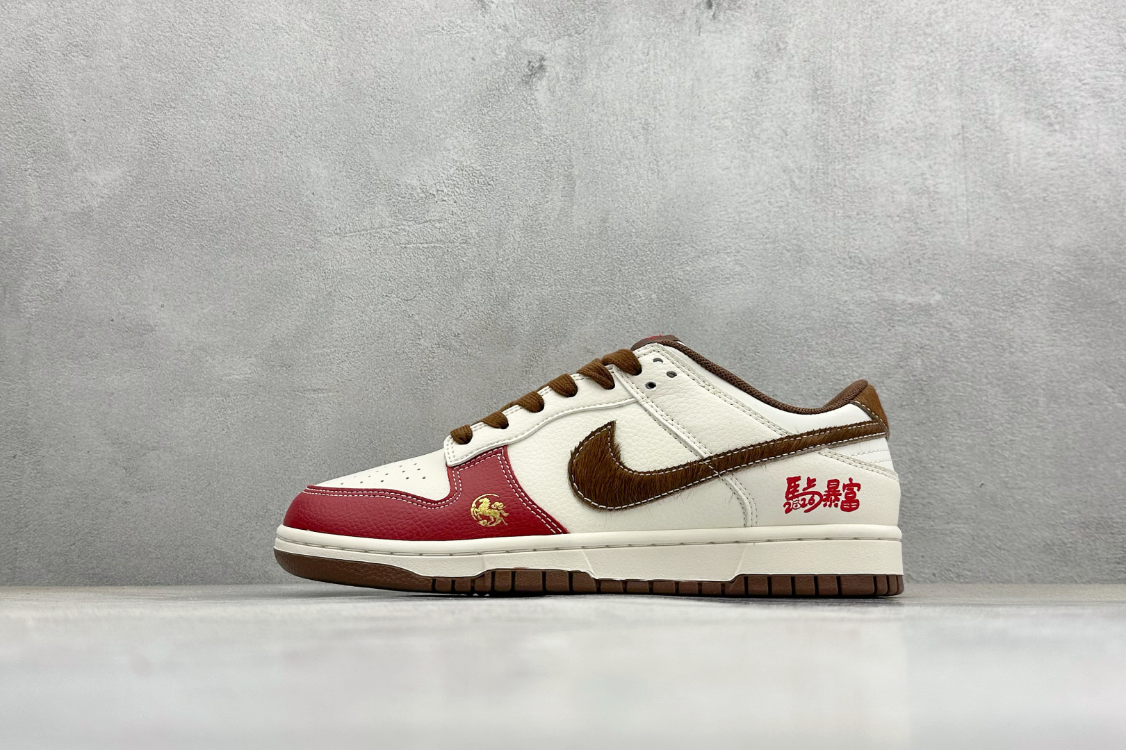 260 Nike Dunk Low Retro 马年限定 周年高端定制 低帮休闲板鞋 SD6868-116-Chinese UA Cheap High Quatity Brand Clothes Bags handbags Sneakers wholesale wholesaler seller from China Factory suppliers Fashion Clothing Shoes best Quality Beautiful Price 260 Nike Dunk Low Retro 马年限定 周年高端定制 低帮休闲板鞋 SD6868-116