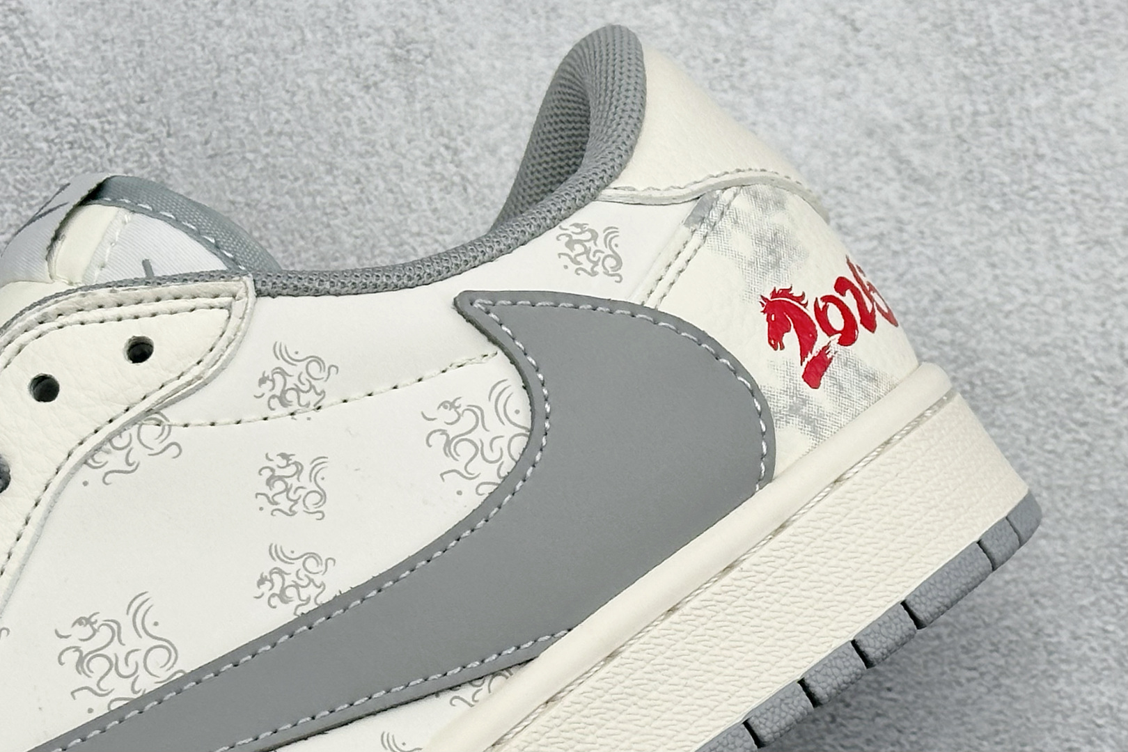 Air Jordan 1 Low AJ1 乔1 马年限定 2026 高端定制 低帮倒钩复古篮球鞋 XT6998-115