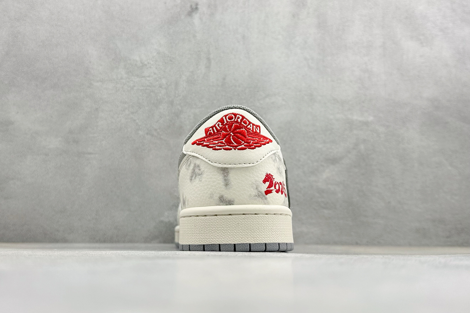 Air Jordan 1 Low AJ1 乔1 马年限定 2026 高端定制 低帮倒钩复古篮球鞋 XT6998-115