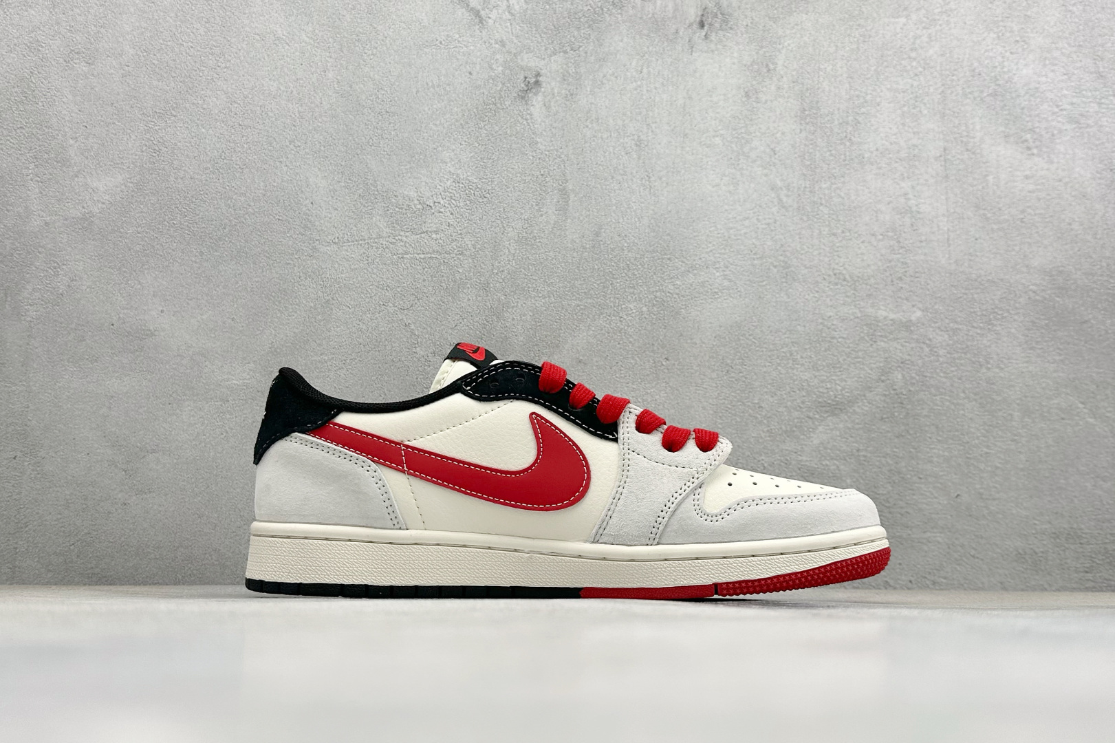 Air Jordan 1 Low AJ1 乔1 马年限定 高端定制 低帮倒钩复古篮球鞋 SD6868-130 Air Jordan 1 Low AJ1 乔1 马年限定 高端定制 低帮倒钩复古篮球鞋 SD6868-130