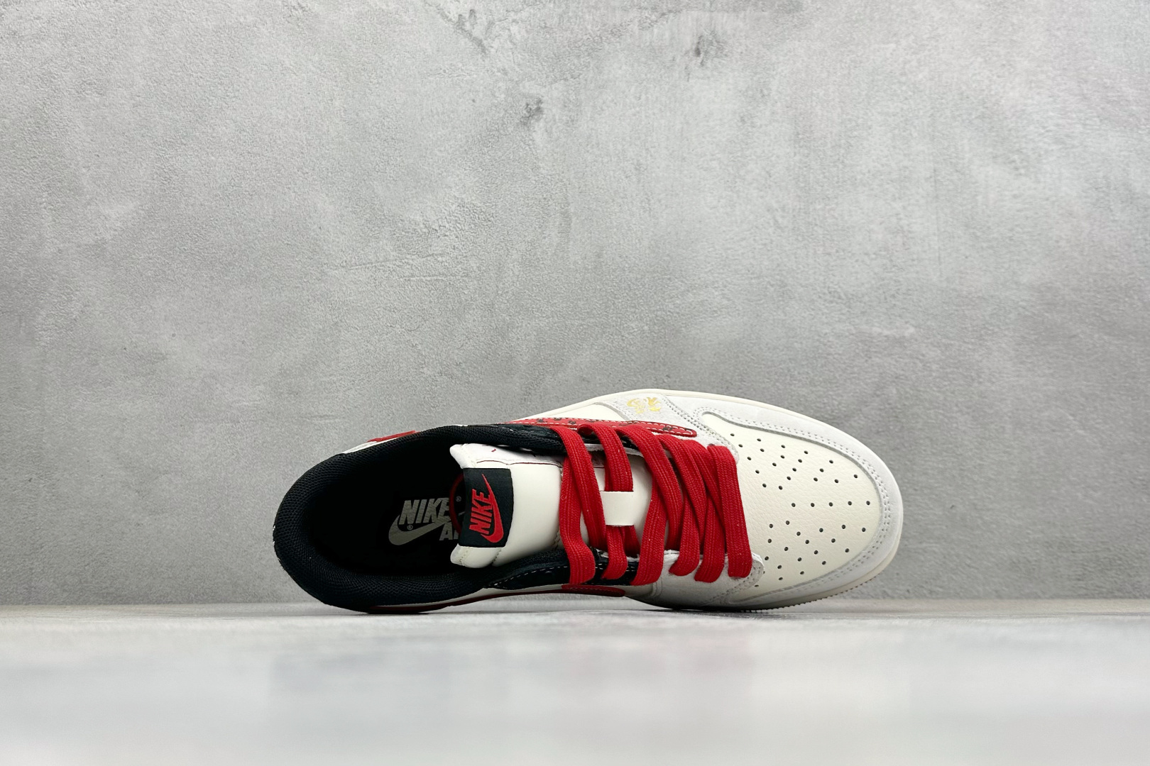Air Jordan 1 Low AJ1 乔1 马年限定 高端定制 低帮倒钩复古篮球鞋 SD6868-130 Air Jordan 1 Low AJ1 乔1 马年限定 高端定制 低帮倒钩复古篮球鞋 SD6868-130