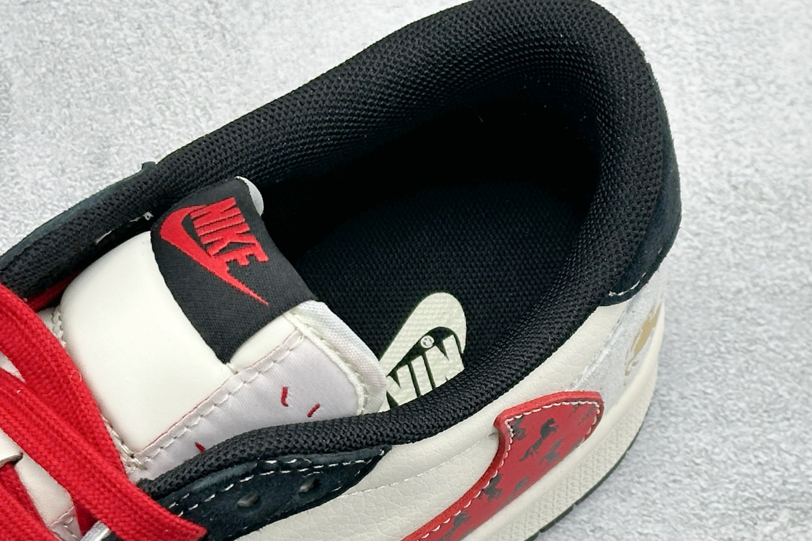 Air Jordan 1 Low AJ1 乔1 马年限定 高端定制 低帮倒钩复古篮球鞋 SD6868-130 Air Jordan 1 Low AJ1 乔1 马年限定 高端定制 低帮倒钩复古篮球鞋 SD6868-130