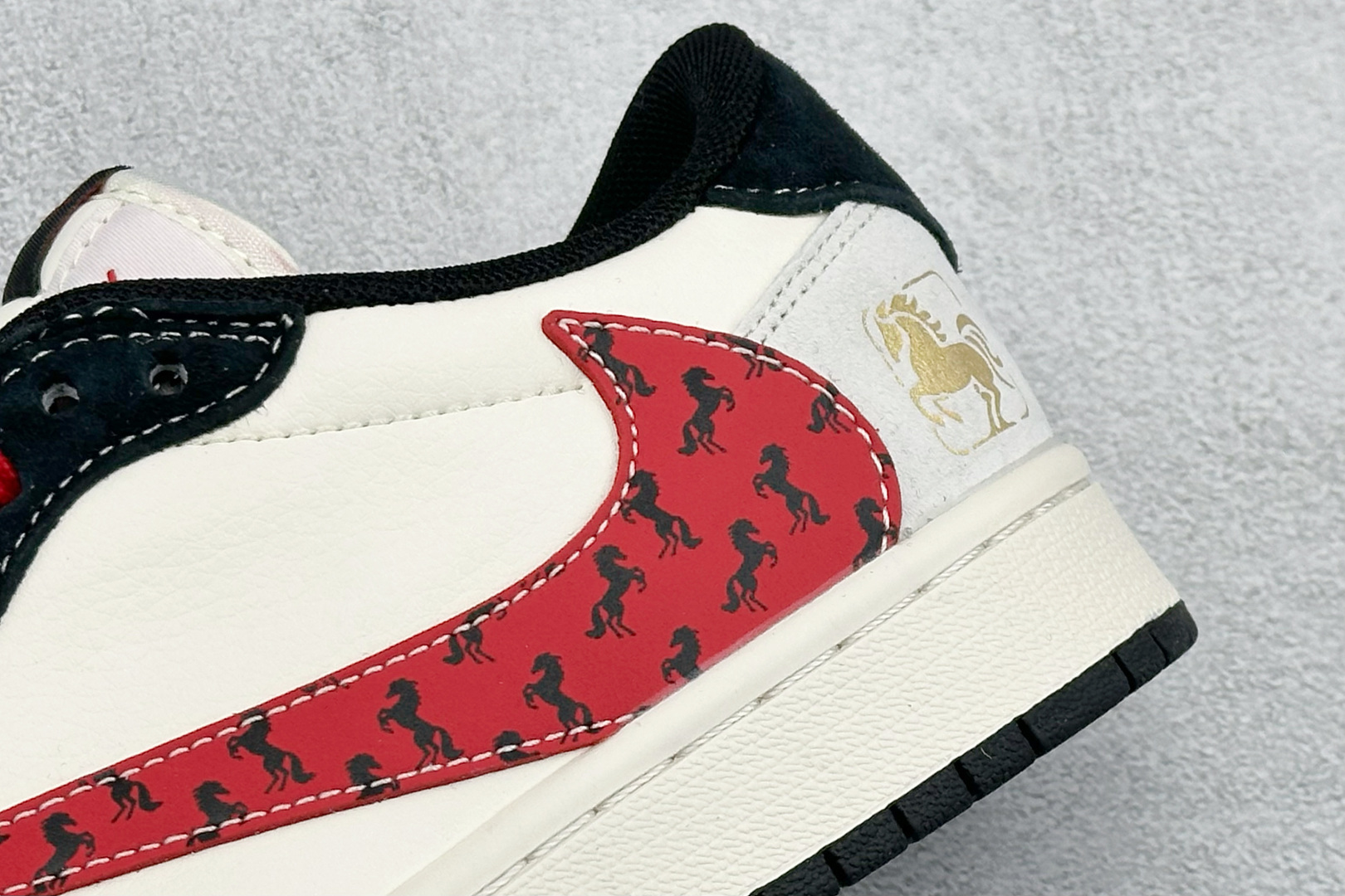 Air Jordan 1 Low AJ1 乔1 马年限定 高端定制 低帮倒钩复古篮球鞋 SD6868-130 Air Jordan 1 Low AJ1 乔1 马年限定 高端定制 低帮倒钩复古篮球鞋 SD6868-130