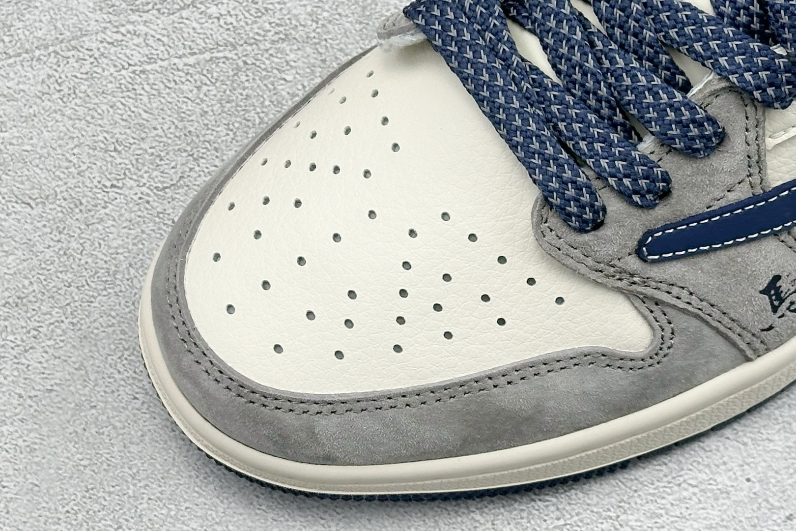 Air Jordan 1 Low AJ1 乔1 马年限定 2026 高端定制 低帮倒钩复古篮球鞋 MY9969-803-Top High Quatity Cheap Sneakers Fashion Clothing Clothes Bags handbags Shoes of all Brand wholesale With The best Quality And Beautiful Price from China Factory Chinese suppliers wholesaler seller Air Jordan 1 Low AJ1 乔1 马年限定 2026 高端定制 低帮倒钩复古篮球鞋 MY9969-803