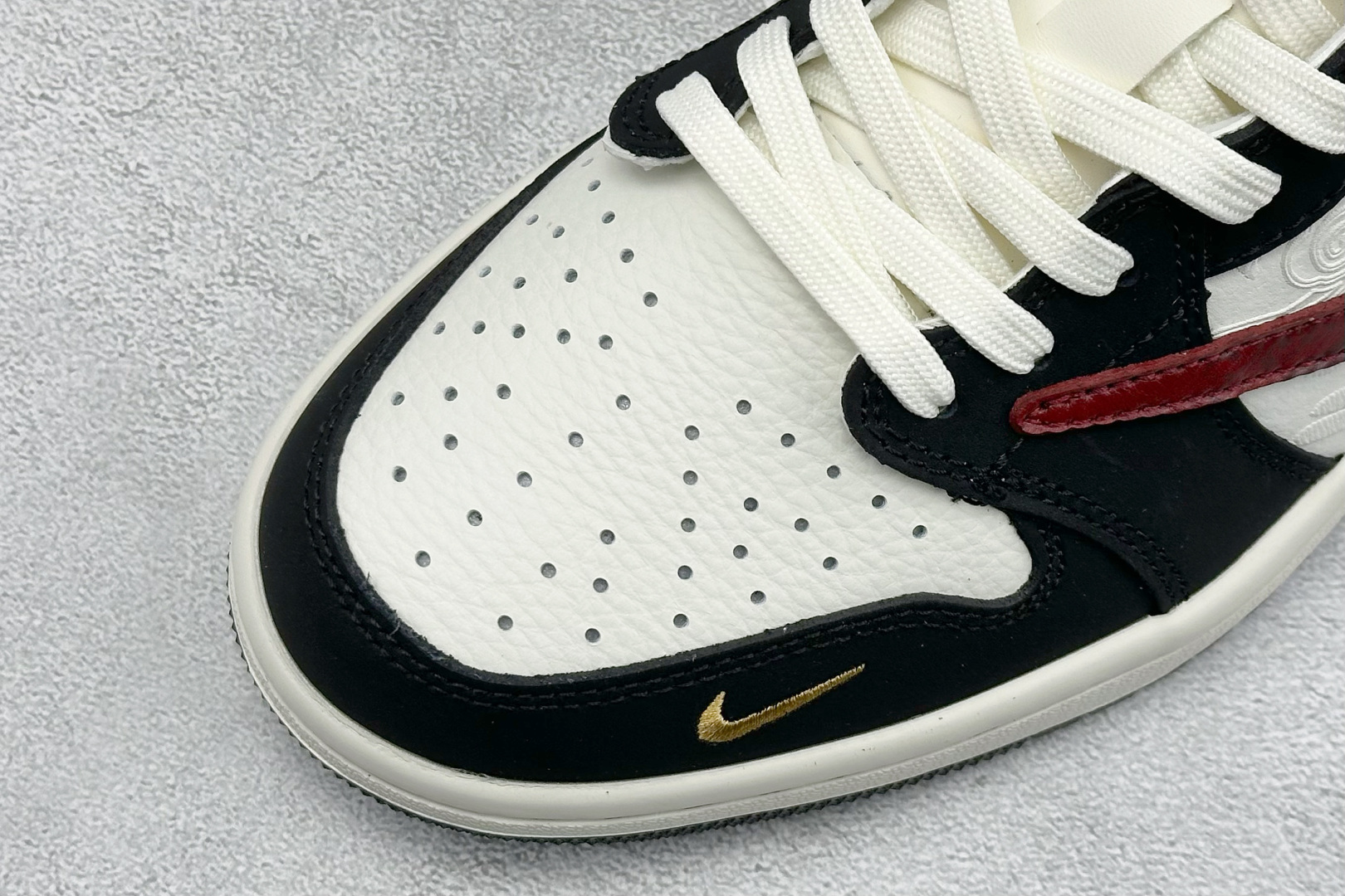 280 SC版Travis Scott x Fragment Design x Air Jordan 1 Low SP AJ1 乔1马年限定 黑白朱金 低帮文化休闲板鞋 NH0601-060-Chinese UA Cheap High Quatity Brand Clothes Bags handbags Sneakers wholesale wholesaler seller from China Factory suppliers Fashion Clothing Shoes best Quality Beautiful Price 280 SC版Travis Scott x Fragment Design x Air Jordan 1 Low SP AJ1 乔1马年限定 黑白朱金 低帮文化休闲板鞋 NH0601-060