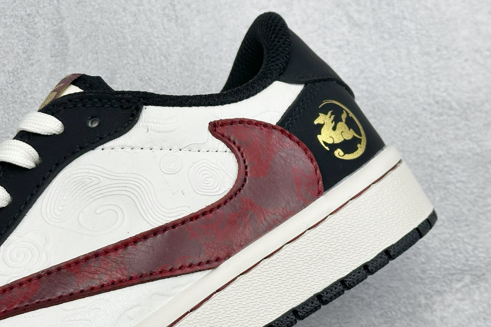 280 SC版Travis Scott x Fragment Design x Air Jordan 1 Low SP AJ1 乔1马年限定 黑白朱金 低帮文化休闲板鞋 NH0601-060-Chinese UA Cheap High Quatity Brand Clothes Bags handbags Sneakers wholesale wholesaler seller from China Factory suppliers Fashion Clothing Shoes best Quality Beautiful Price 280 SC版Travis Scott x Fragment Design x Air Jordan 1 Low SP AJ1 乔1马年限定 黑白朱金 低帮文化休闲板鞋 NH0601-060