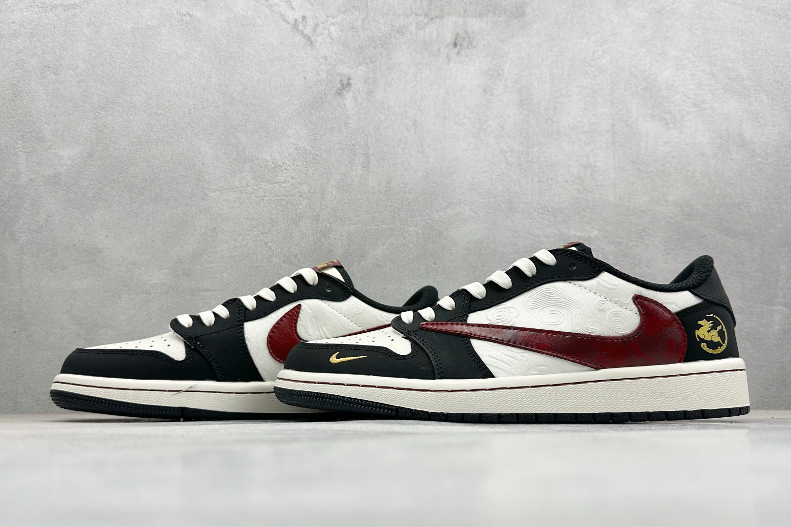 280 SC版Travis Scott x Fragment Design x Air Jordan 1 Low SP AJ1 乔1马年限定 黑白朱金 低帮文化休闲板鞋 NH0601-060-Chinese UA Cheap High Quatity Brand Clothes Bags handbags Sneakers wholesale wholesaler seller from China Factory suppliers Fashion Clothing Shoes best Quality Beautiful Price 280 SC版Travis Scott x Fragment Design x Air Jordan 1 Low SP AJ1 乔1马年限定 黑白朱金 低帮文化休闲板鞋 NH0601-060