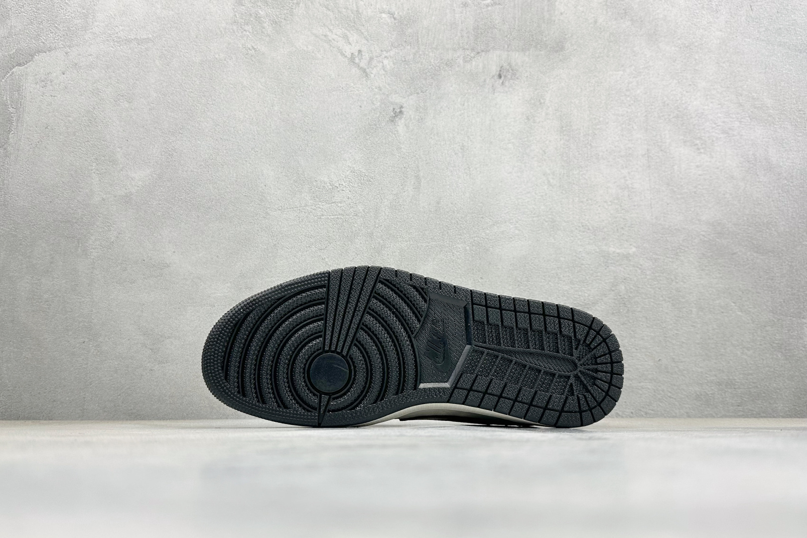 280 SC版Travis Scott x Fragment Design x Air Jordan 1 Low SP AJ1 乔1马年限定 黑白朱金 低帮文化休闲板鞋 NH0601-060-Chinese UA Cheap High Quatity Brand Clothes Bags handbags Sneakers wholesale wholesaler seller from China Factory suppliers Fashion Clothing Shoes best Quality Beautiful Price 280 SC版Travis Scott x Fragment Design x Air Jordan 1 Low SP AJ1 乔1马年限定 黑白朱金 低帮文化休闲板鞋 NH0601-060