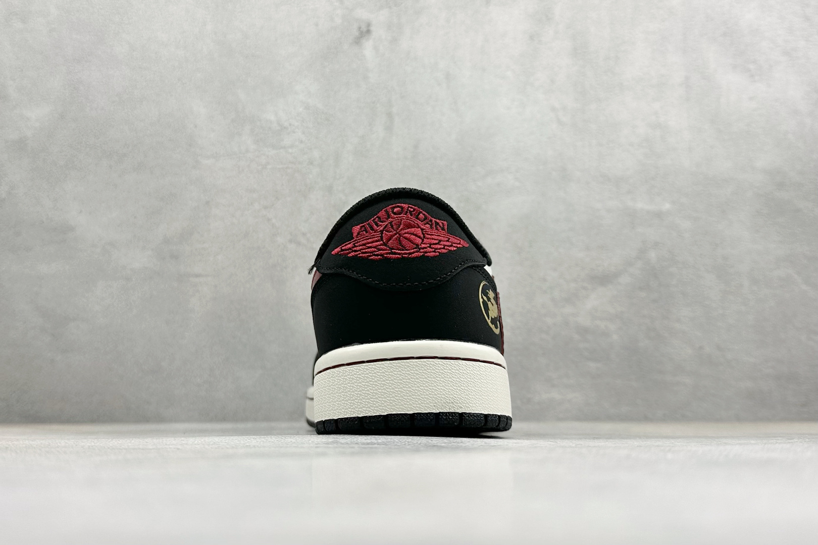 280 SC版Travis Scott x Fragment Design x Air Jordan 1 Low SP AJ1 乔1马年限定 黑白朱金 低帮文化休闲板鞋 NH0601-060-Chinese UA Cheap High Quatity Brand Clothes Bags handbags Sneakers wholesale wholesaler seller from China Factory suppliers Fashion Clothing Shoes best Quality Beautiful Price 280 SC版Travis Scott x Fragment Design x Air Jordan 1 Low SP AJ1 乔1马年限定 黑白朱金 低帮文化休闲板鞋 NH0601-060