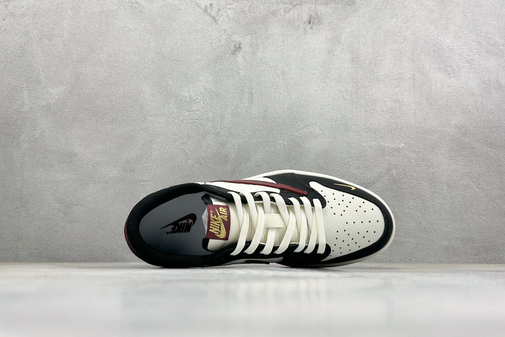 280 SC版Travis Scott x Fragment Design x Air Jordan 1 Low SP AJ1 乔1马年限定 黑白朱金 低帮文化休闲板鞋 NH0601-060-Chinese UA Cheap High Quatity Brand Clothes Bags handbags Sneakers wholesale wholesaler seller from China Factory suppliers Fashion Clothing Shoes best Quality Beautiful Price 280 SC版Travis Scott x Fragment Design x Air Jordan 1 Low SP AJ1 乔1马年限定 黑白朱金 低帮文化休闲板鞋 NH0601-060