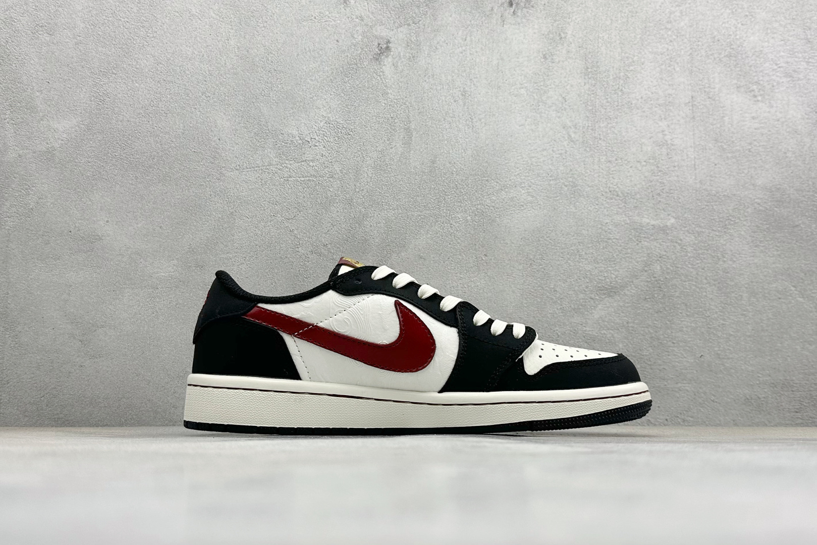 280 SC版Travis Scott x Fragment Design x Air Jordan 1 Low SP AJ1 乔1马年限定 黑白朱金 低帮文化休闲板鞋 NH0601-060-Chinese UA Cheap High Quatity Brand Clothes Bags handbags Sneakers wholesale wholesaler seller from China Factory suppliers Fashion Clothing Shoes best Quality Beautiful Price 280 SC版Travis Scott x Fragment Design x Air Jordan 1 Low SP AJ1 乔1马年限定 黑白朱金 低帮文化休闲板鞋 NH0601-060