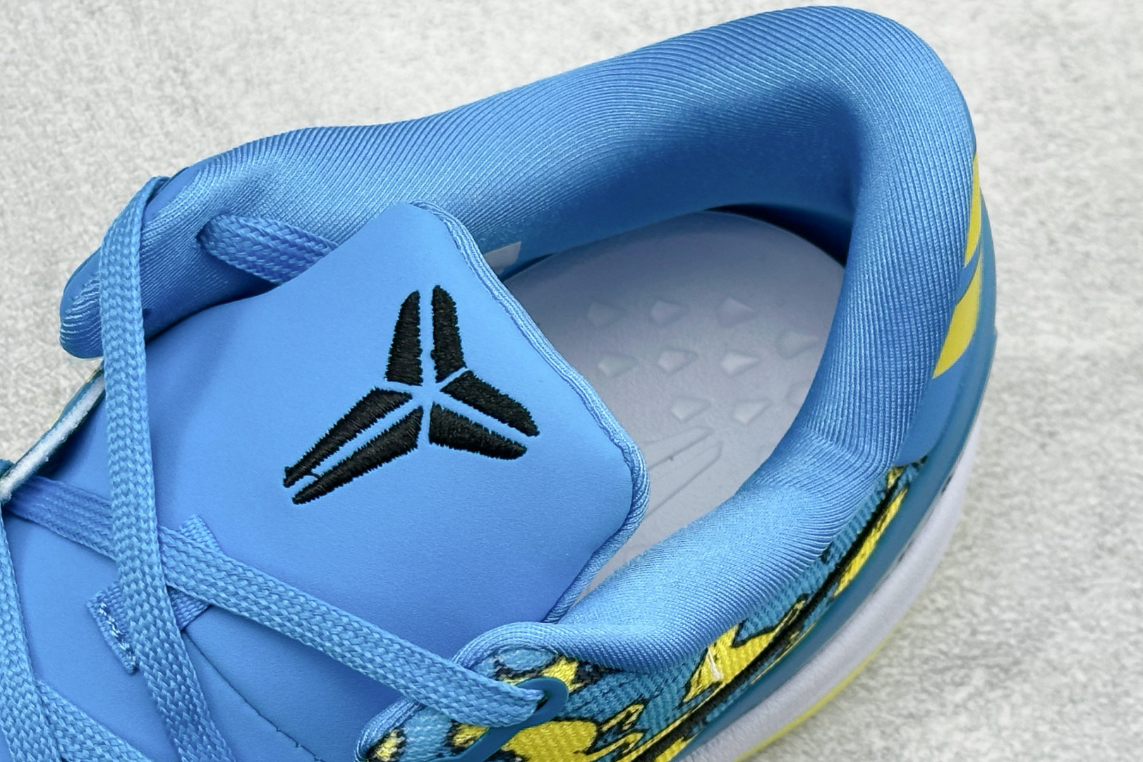 Nike Kobe 8 Protro 马年限定萌马涂鸦曼巴战靴 HF2793-022