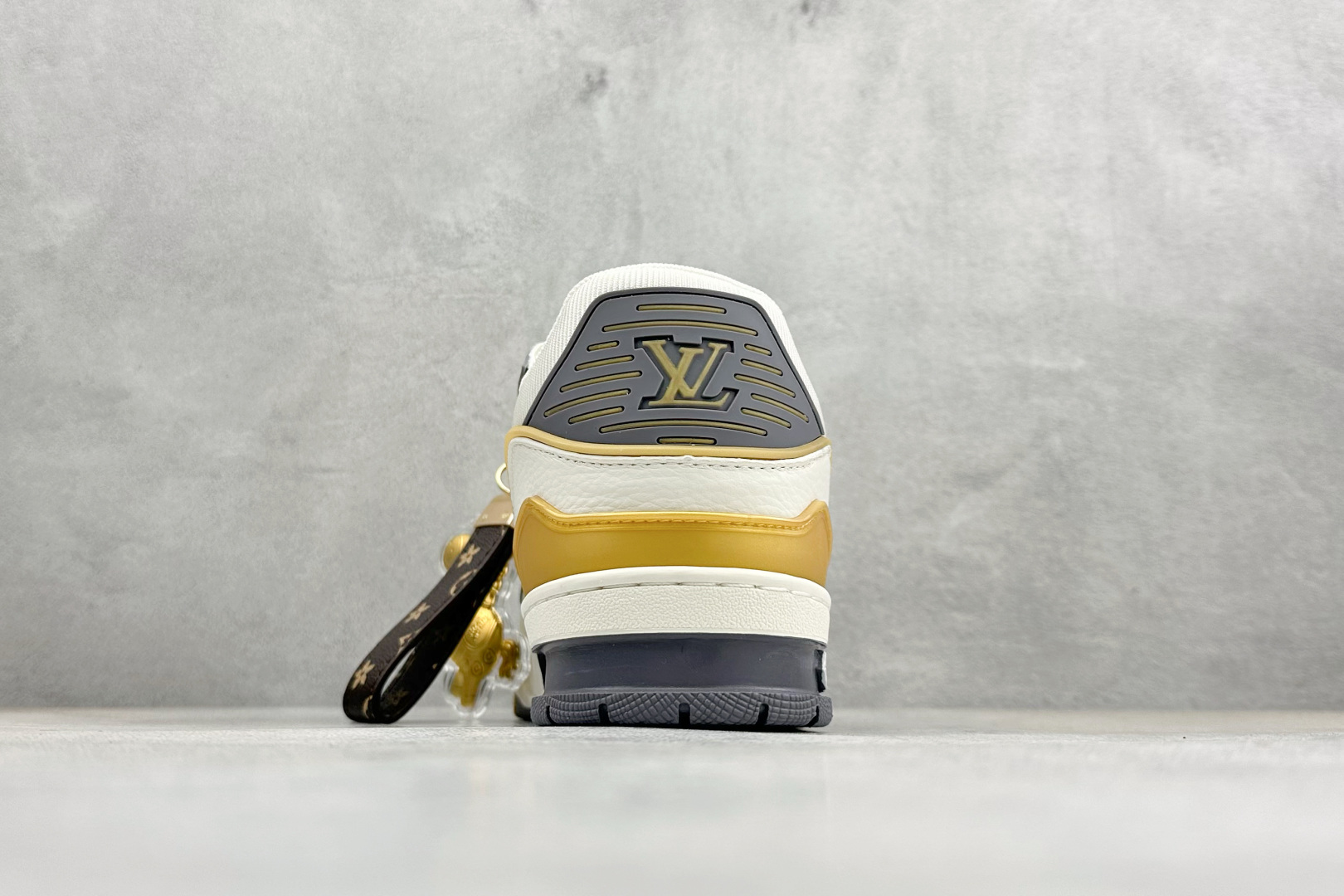 LV TRAINER 实穿性于一体的奢牌板鞋 2A8DM16VL LV TRAINER 实穿性于一体的奢牌板鞋 2A8DM16VL