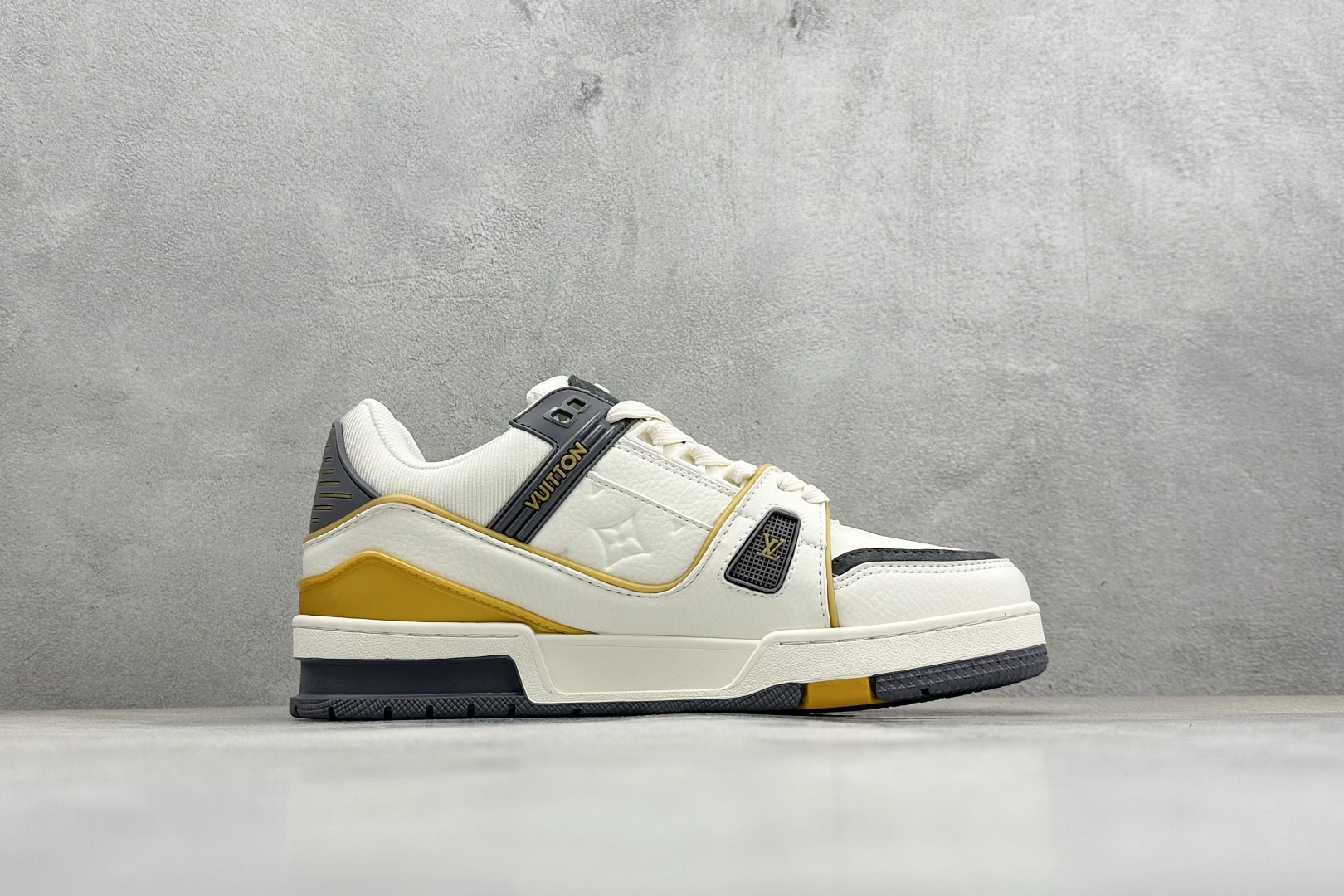 LV TRAINER 实穿性于一体的奢牌板鞋 2A8DM16VL LV TRAINER 实穿性于一体的奢牌板鞋 2A8DM16VL
