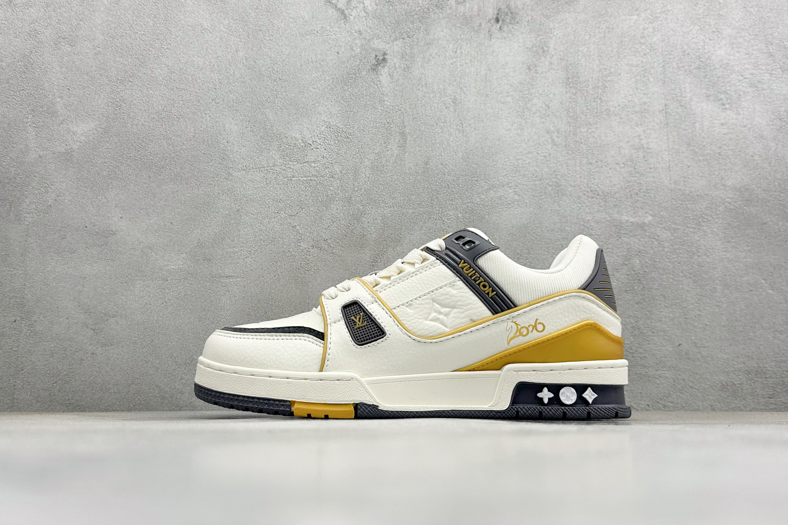 LV TRAINER 实穿性于一体的奢牌板鞋 2A8DM16VL LV TRAINER 实穿性于一体的奢牌板鞋 2A8DM16VL