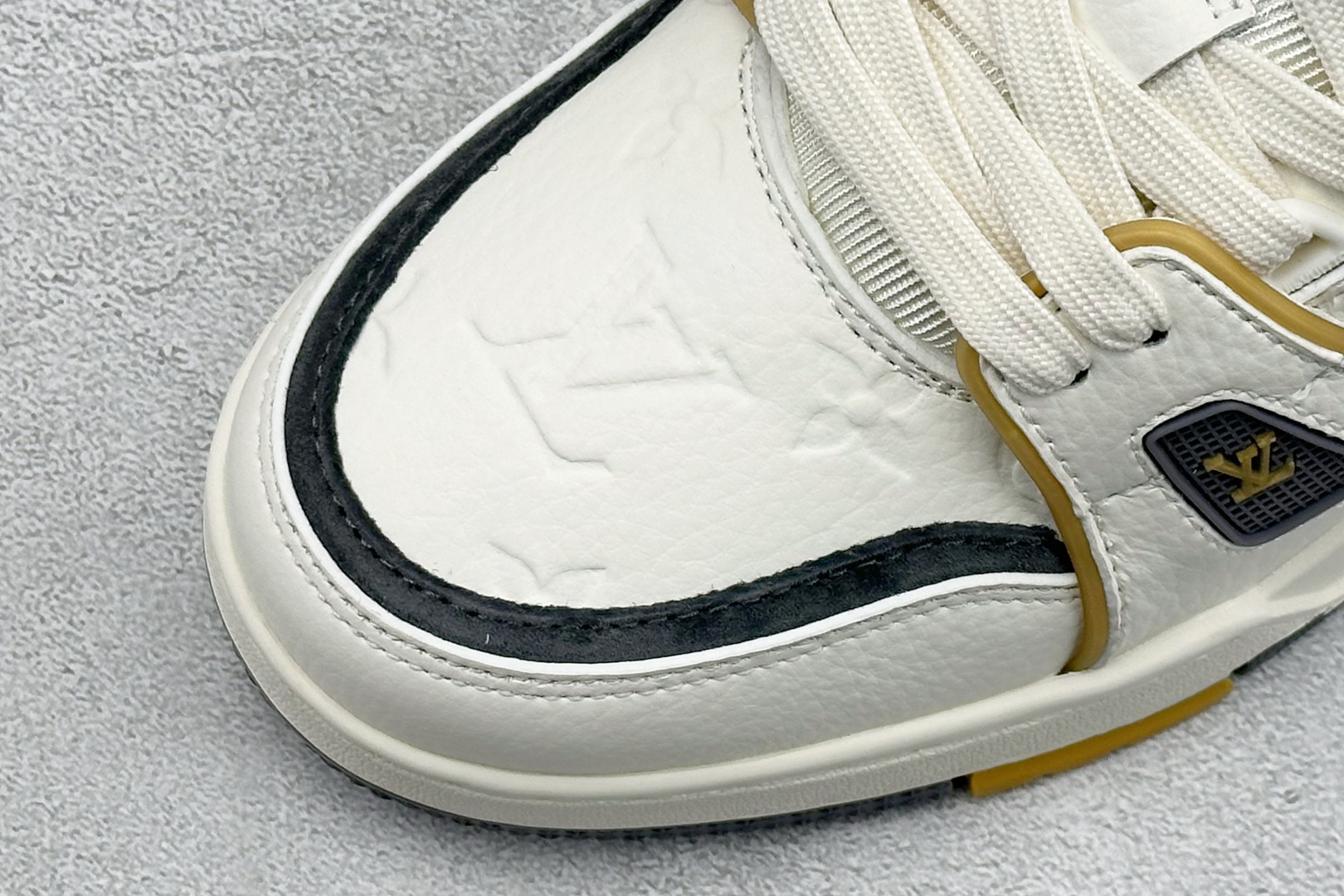 LV TRAINER 实穿性于一体的奢牌板鞋 2A8DM16VL LV TRAINER 实穿性于一体的奢牌板鞋 2A8DM16VL