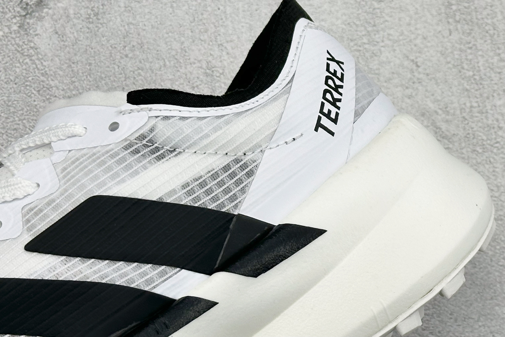 Adidas Terrex Agravic Speedult 2 阿迪超轻透气缓震跑鞋 穿孔气垫 JS3546