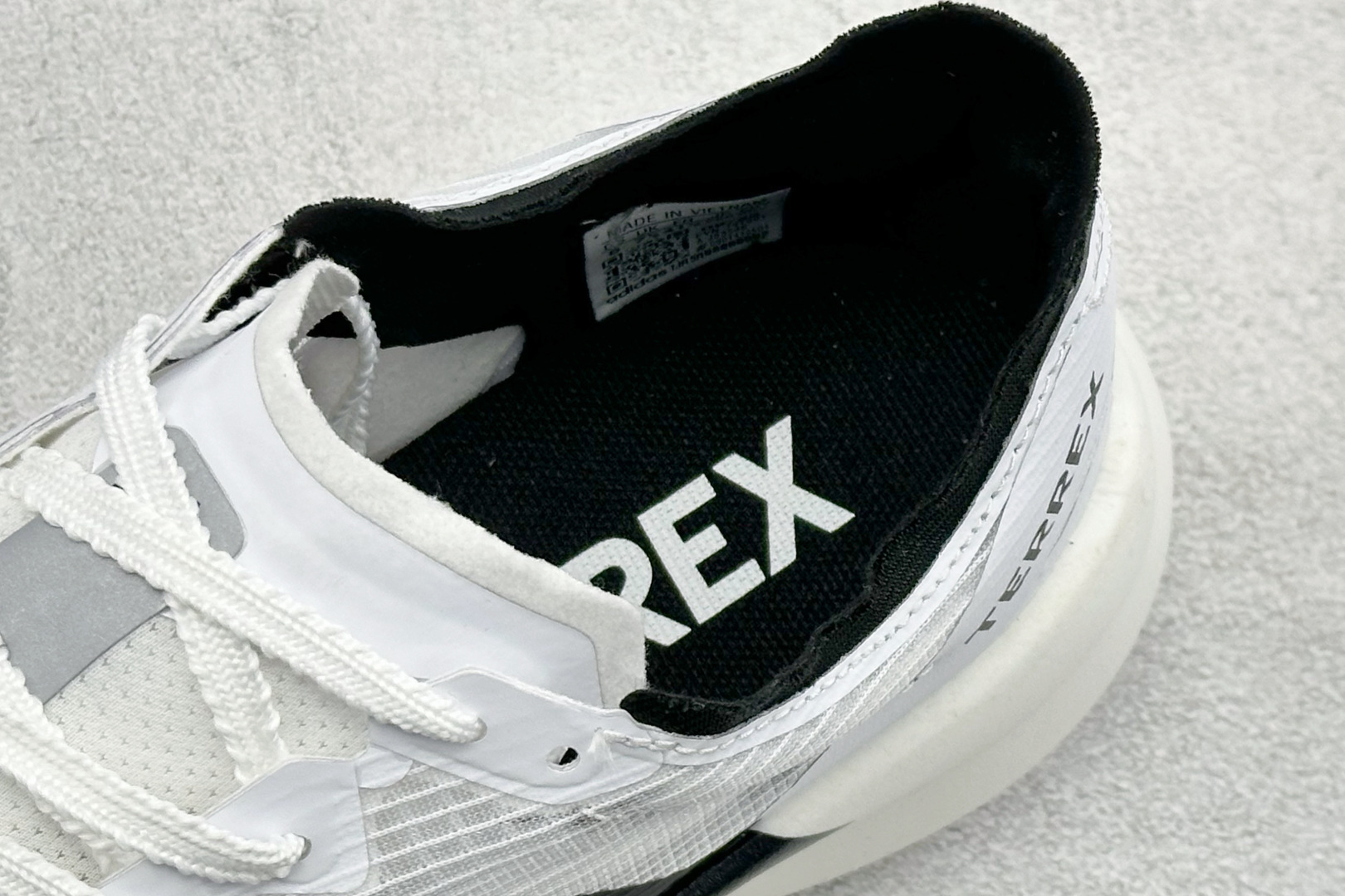 Adidas Terrex Agravic Speedult 2 阿迪超轻透气缓震跑鞋 穿孔气垫 JS3546
