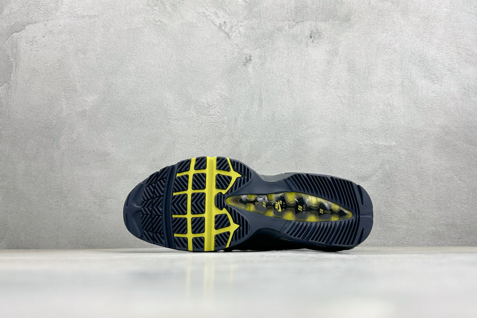 NIKE Air Max 95 复古单品 潮流百搭 气垫缓震慢跑鞋 HQ8492-400-Top High Quatity Cheap Sneakers Fashion Clothing Clothes Bags handbags Shoes of all Brand wholesale With The best Quality And Beautiful Price from China Factory Chinese suppliers wholesaler seller NIKE Air Max 95 复古单品 潮流百搭 气垫缓震慢跑鞋 HQ8492-400