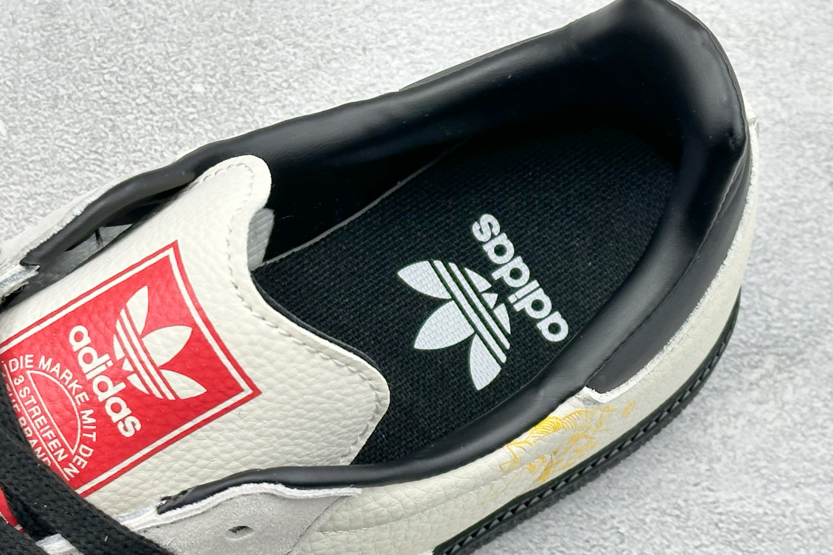马年新款海外定制限量发售 Adidas Originals SAMBA OG“马年联名限定-黄黑” ZH2595-Top High Quatity Cheap Sneakers Fashion Clothing Clothes Bags handbags Shoes of all Brand wholesale With The best Quality And Beautiful Price from China Factory Chinese suppliers wholesaler seller 马年新款海外定制限量发售 Adidas Originals SAMBA OG“马年联名限定-黄黑” ZH2595