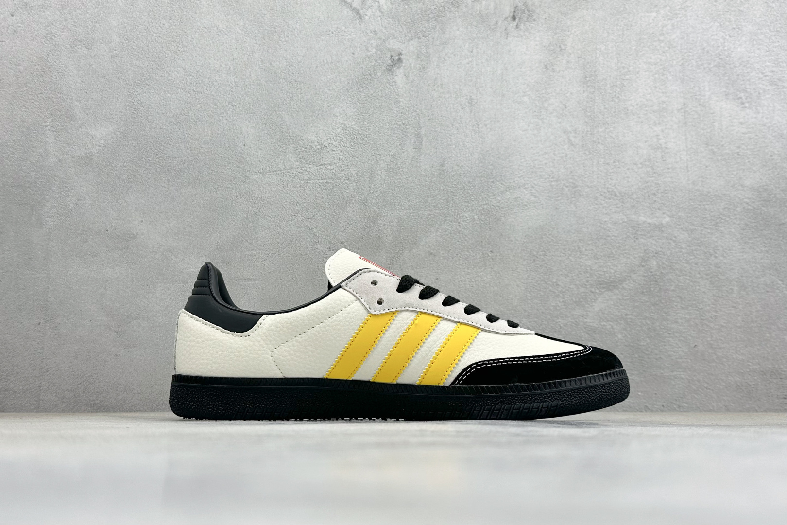 马年新款海外定制限量发售 Adidas Originals SAMBA OG“马年联名限定-黄黑” ZH2595-Top High Quatity Cheap Sneakers Fashion Clothing Clothes Bags handbags Shoes of all Brand wholesale With The best Quality And Beautiful Price from China Factory Chinese suppliers wholesaler seller 马年新款海外定制限量发售 Adidas Originals SAMBA OG“马年联名限定-黄黑” ZH2595