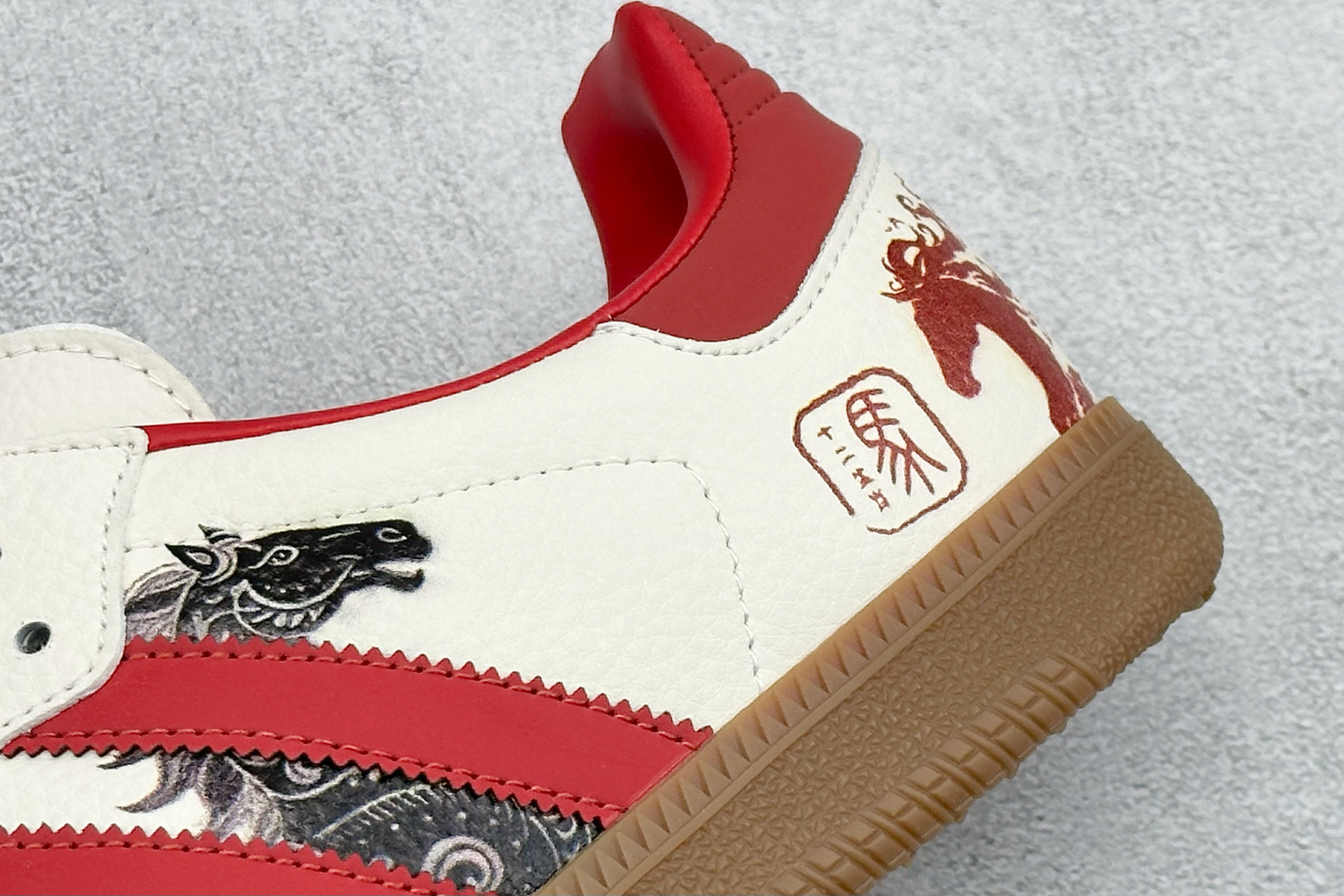 240 马年新款海外定制限量发售 Adidas Originals SAMBA OG“马年联名限定-朱红奔马” LX0910-Chinese UA Cheap High Quatity Brand Clothes Bags handbags Sneakers wholesale wholesaler seller from China Factory suppliers Fashion Clothing Shoes best Quality Beautiful Price 240 马年新款海外定制限量发售 Adidas Originals SAMBA OG“马年联名限定-朱红奔马” LX0910