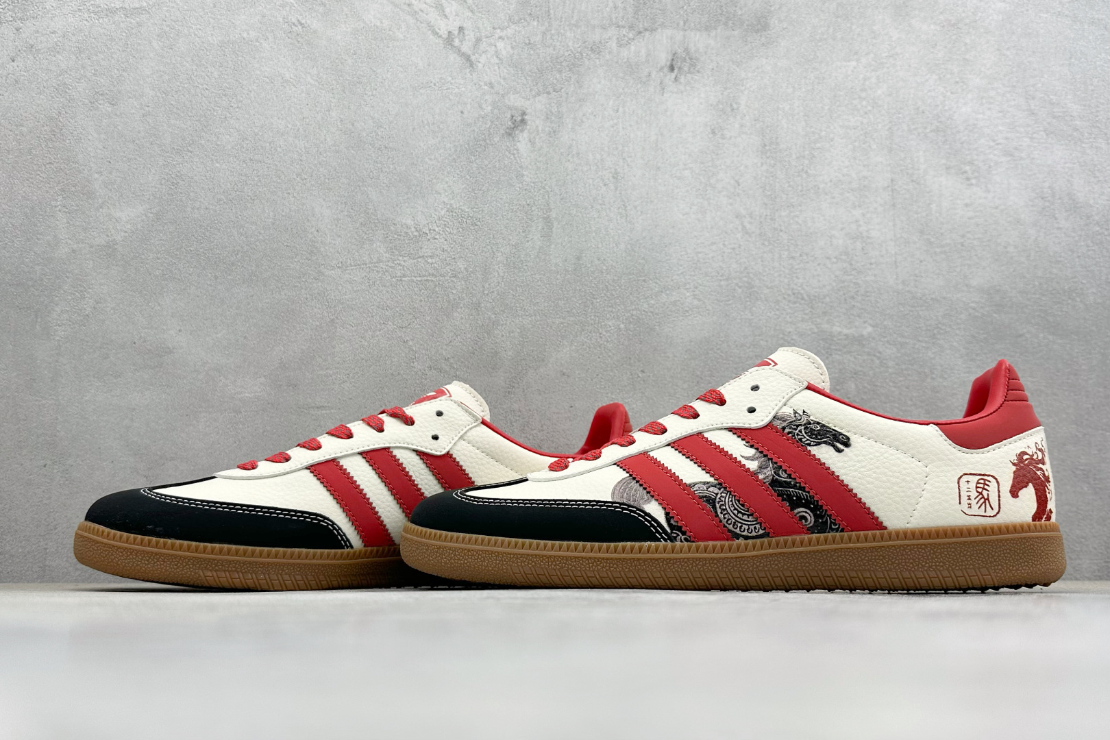 240 马年新款海外定制限量发售 Adidas Originals SAMBA OG“马年联名限定-朱红奔马” LX0910-Chinese UA Cheap High Quatity Brand Clothes Bags handbags Sneakers wholesale wholesaler seller from China Factory suppliers Fashion Clothing Shoes best Quality Beautiful Price 240 马年新款海外定制限量发售 Adidas Originals SAMBA OG“马年联名限定-朱红奔马” LX0910
