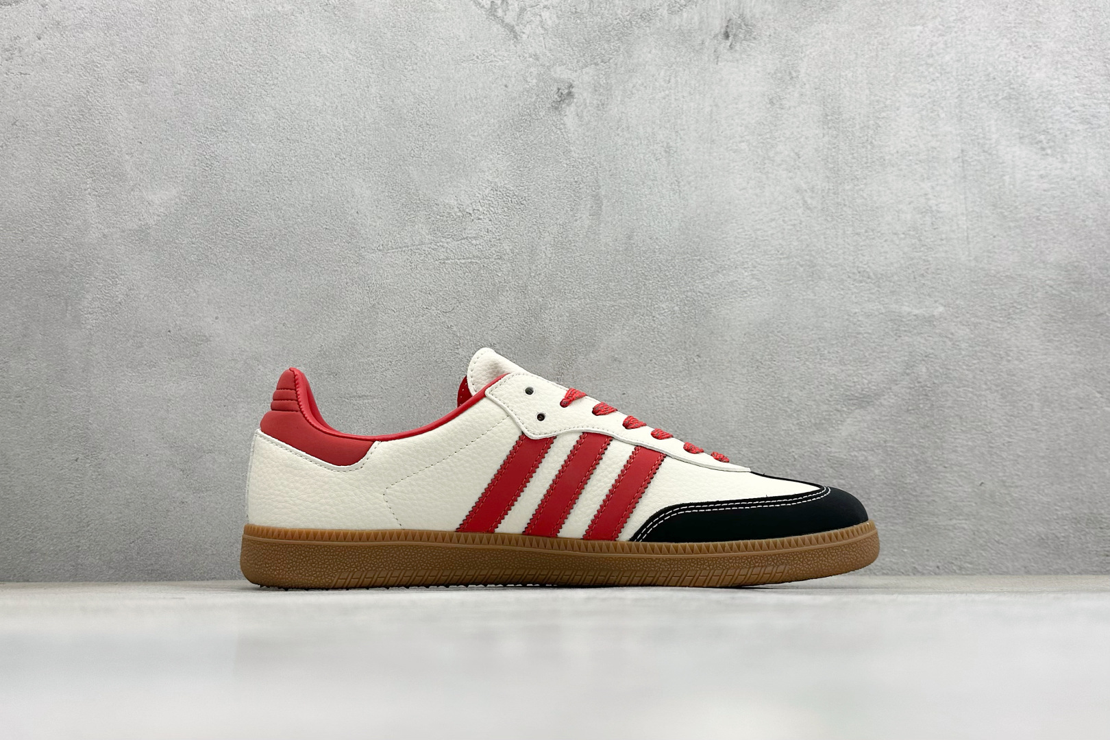 240 马年新款海外定制限量发售 Adidas Originals SAMBA OG“马年联名限定-朱红奔马” LX0910-Chinese UA Cheap High Quatity Brand Clothes Bags handbags Sneakers wholesale wholesaler seller from China Factory suppliers Fashion Clothing Shoes best Quality Beautiful Price 240 马年新款海外定制限量发售 Adidas Originals SAMBA OG“马年联名限定-朱红奔马” LX0910