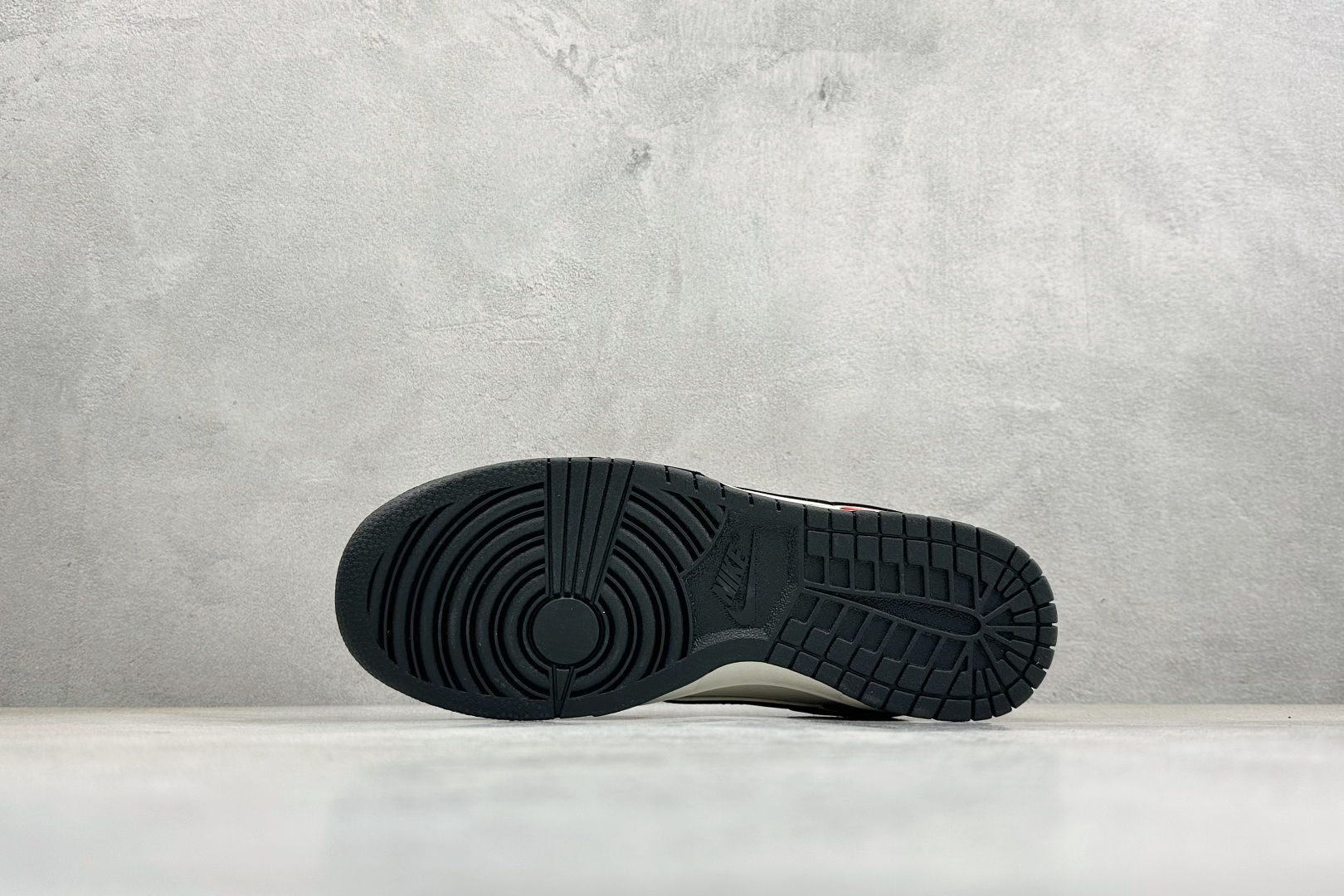 梅开马年 潮履上新SB DUNK LOW 以红黑米撞色呈现复古质感 DN3168-027 梅开马年 潮履上新SB DUNK LOW 以红黑米撞色呈现复古质感 DN3168-027