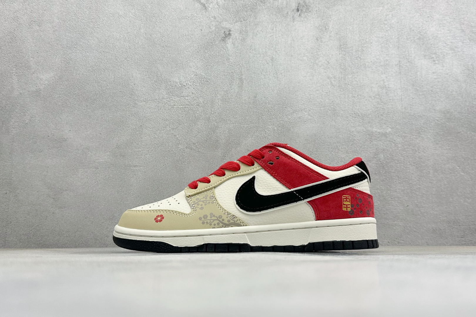 梅开马年 潮履上新SB DUNK LOW 以红黑米撞色呈现复古质感 DN3168-027 梅开马年 潮履上新SB DUNK LOW 以红黑米撞色呈现复古质感 DN3168-027