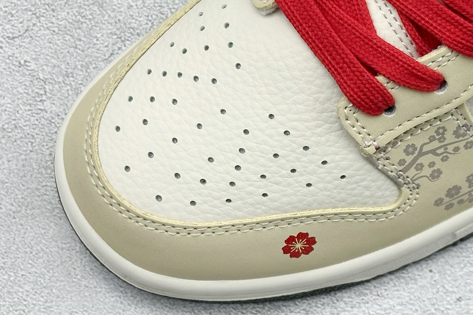 梅开马年 潮履上新SB DUNK LOW 以红黑米撞色呈现复古质感 DN3168-027 梅开马年 潮履上新SB DUNK LOW 以红黑米撞色呈现复古质感 DN3168-027