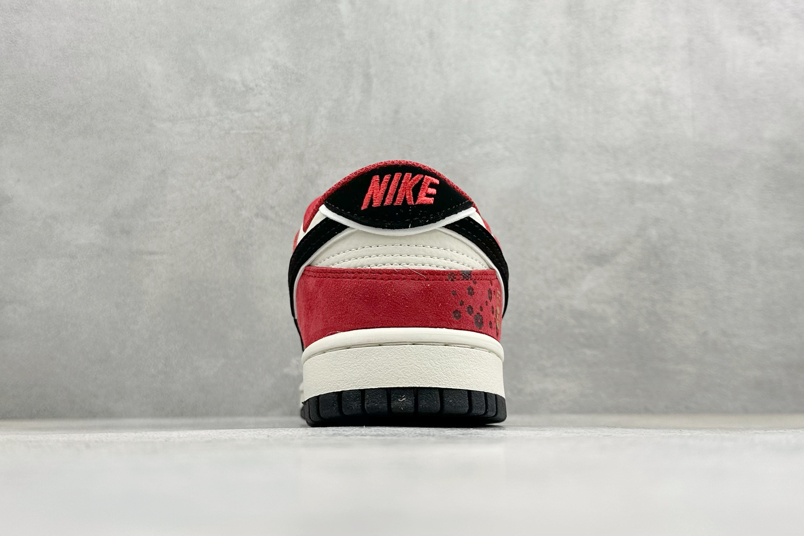 梅开马年 潮履上新SB DUNK LOW 以红黑米撞色呈现复古质感 DN3168-027 梅开马年 潮履上新SB DUNK LOW 以红黑米撞色呈现复古质感 DN3168-027