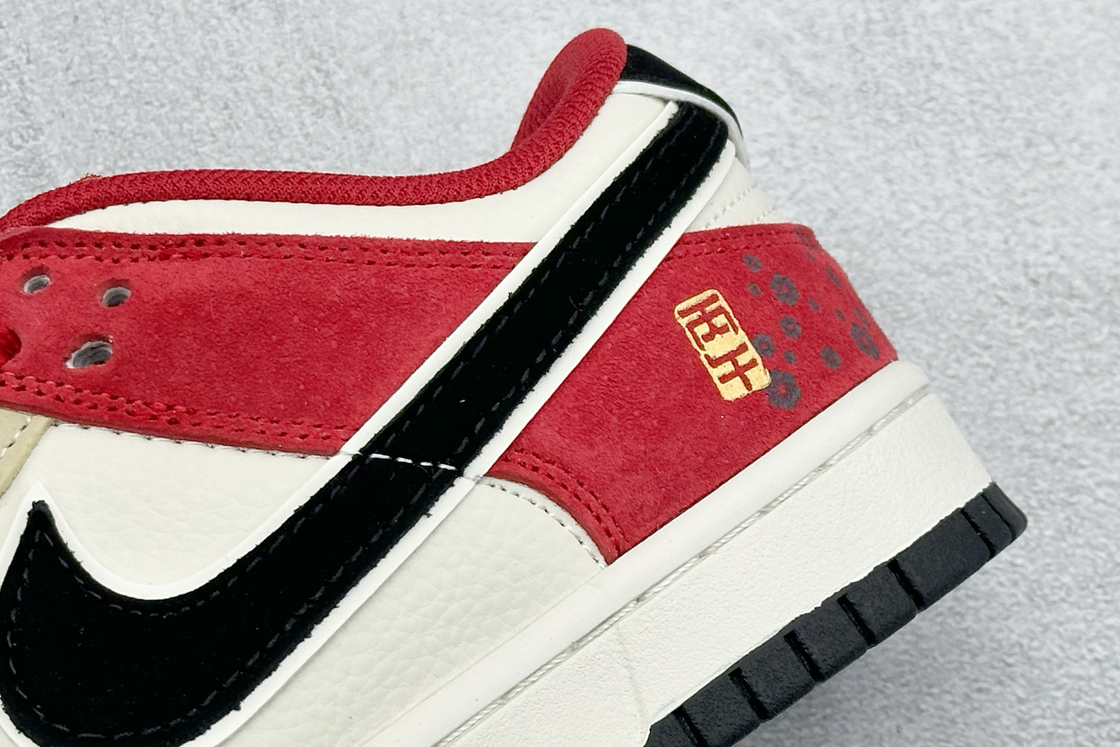 梅开马年 潮履上新SB DUNK LOW 以红黑米撞色呈现复古质感 DN3168-027 梅开马年 潮履上新SB DUNK LOW 以红黑米撞色呈现复古质感 DN3168-027
