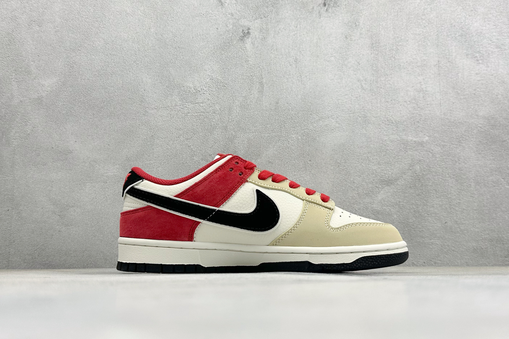 梅开马年 潮履上新SB DUNK LOW 以红黑米撞色呈现复古质感 DN3168-027 梅开马年 潮履上新SB DUNK LOW 以红黑米撞色呈现复古质感 DN3168-027