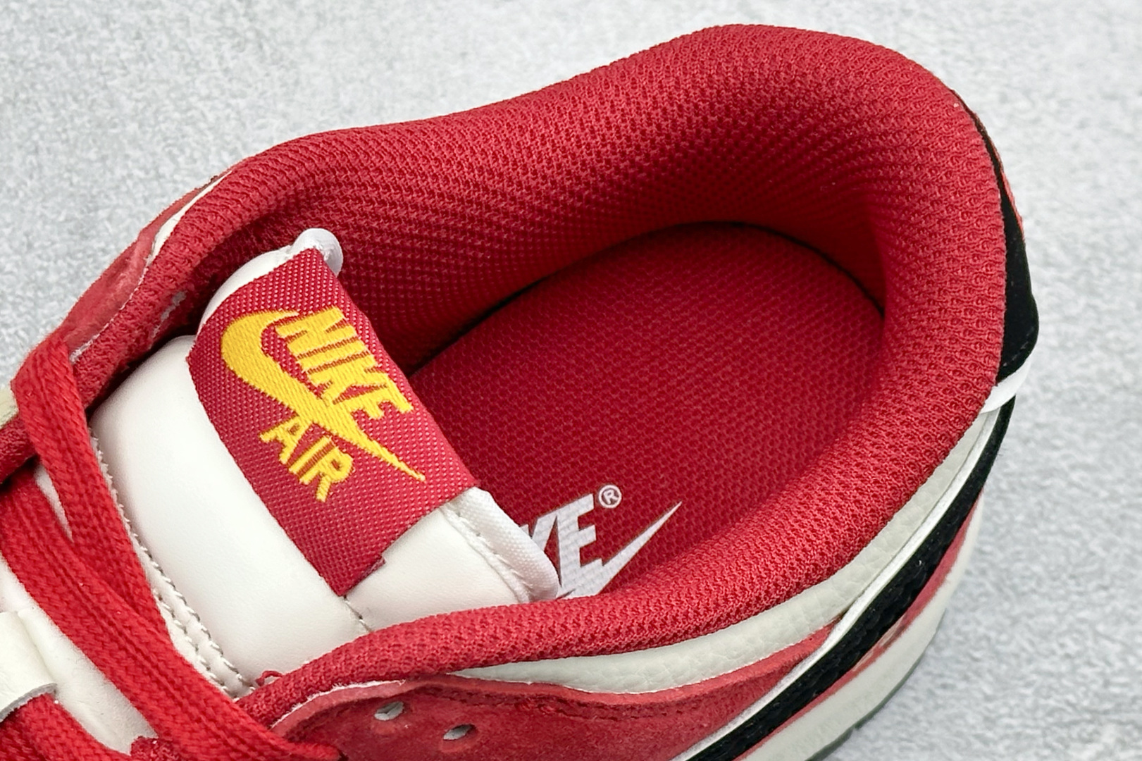 梅开马年 潮履上新SB DUNK LOW 以红黑米撞色呈现复古质感 DN3168-027 梅开马年 潮履上新SB DUNK LOW 以红黑米撞色呈现复古质感 DN3168-027