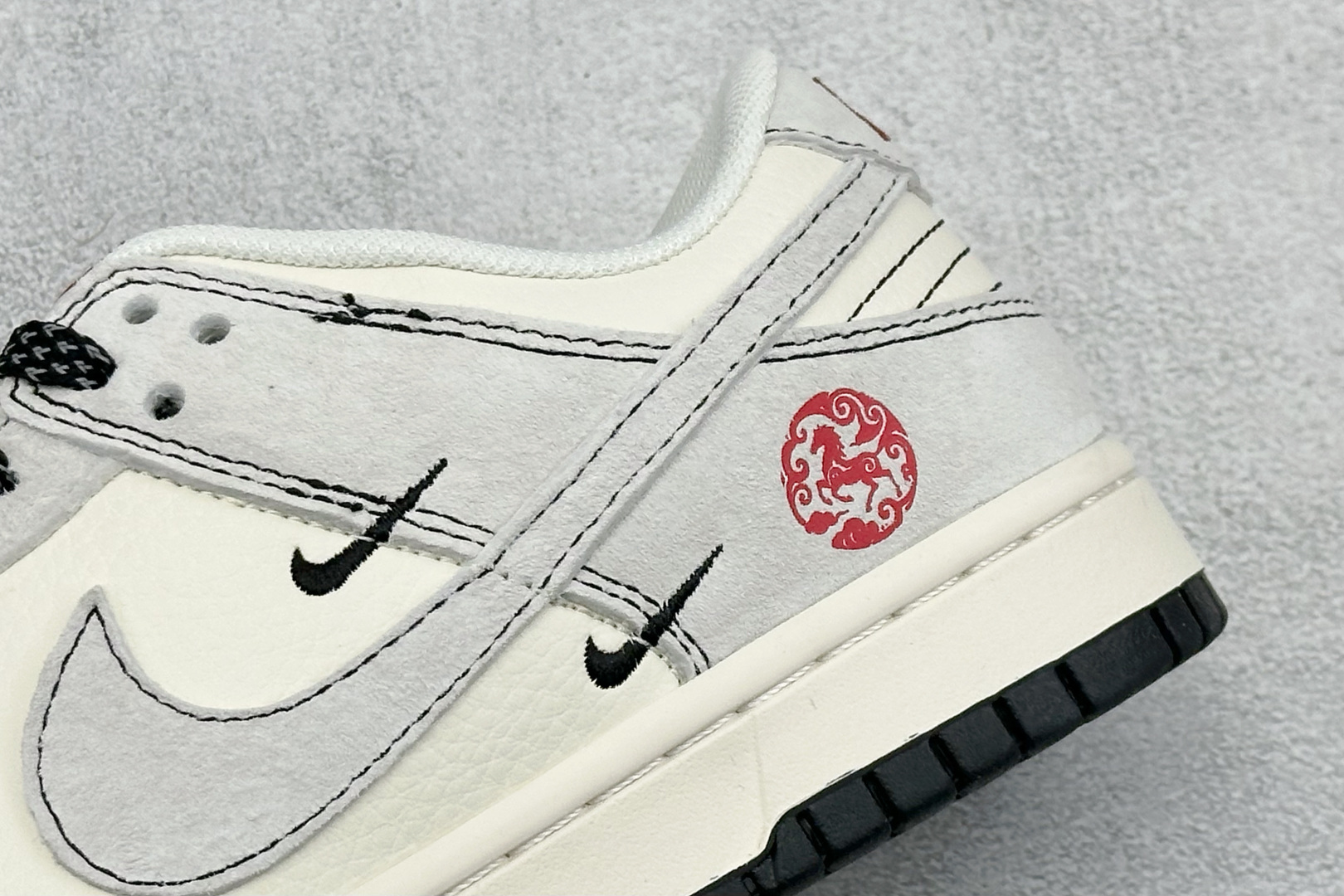 Nike Dunk Low Retro 马年限定 周年高端定制 低帮休闲板鞋 SD6868-114 Nike Dunk Low Retro 马年限定 周年高端定制 低帮休闲板鞋 SD6868-114