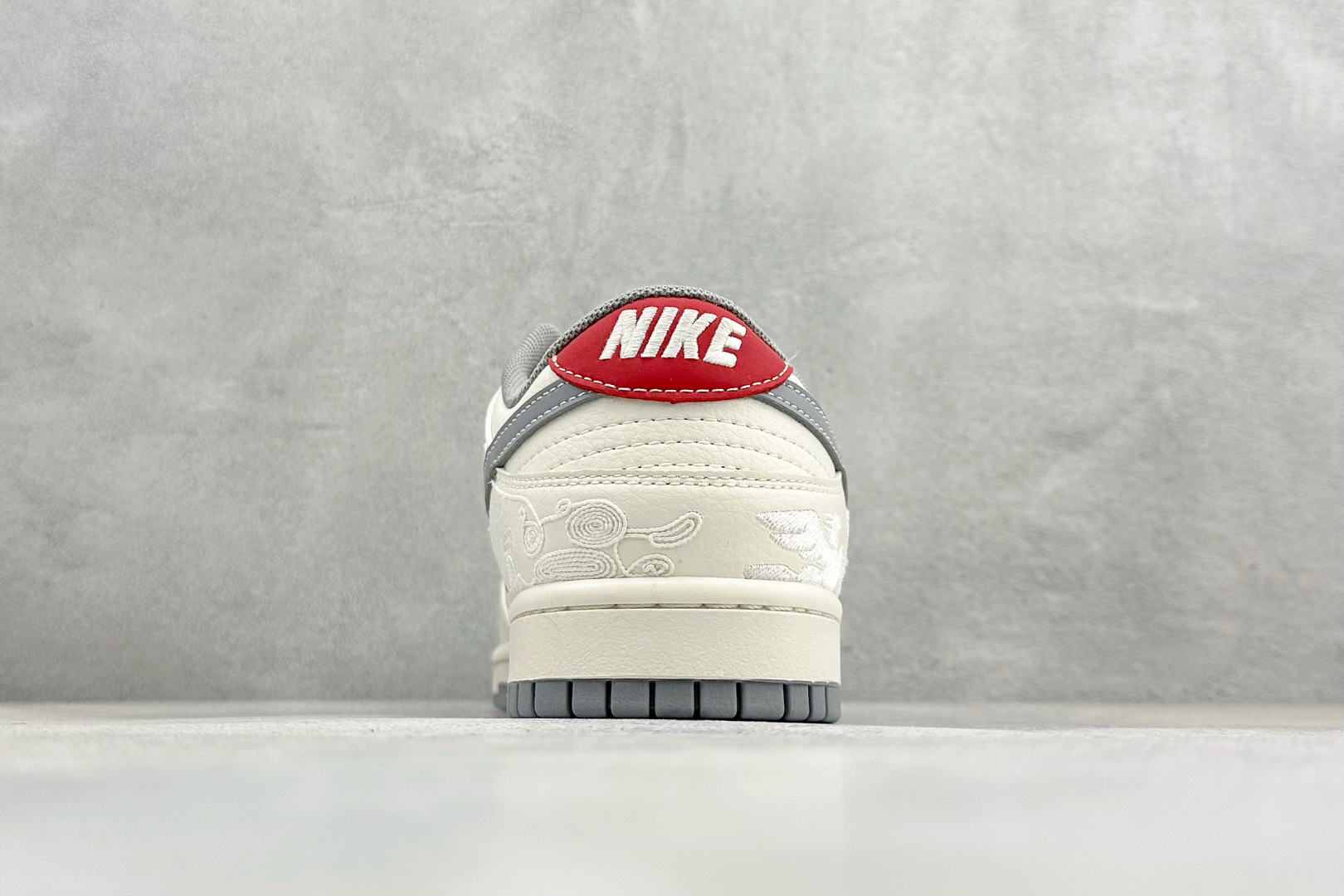 280 Nike SB Dunk Low 马年限定 白灰中国风 高端定制 低帮休闲滑板鞋 FF9989-024-Chinese UA Cheap High Quatity Brand Clothes Bags handbags Sneakers wholesale wholesaler seller from China Factory suppliers Fashion Clothing Shoes best Quality Beautiful Price 280 Nike SB Dunk Low 马年限定 白灰中国风 高端定制 低帮休闲滑板鞋 FF9989-024